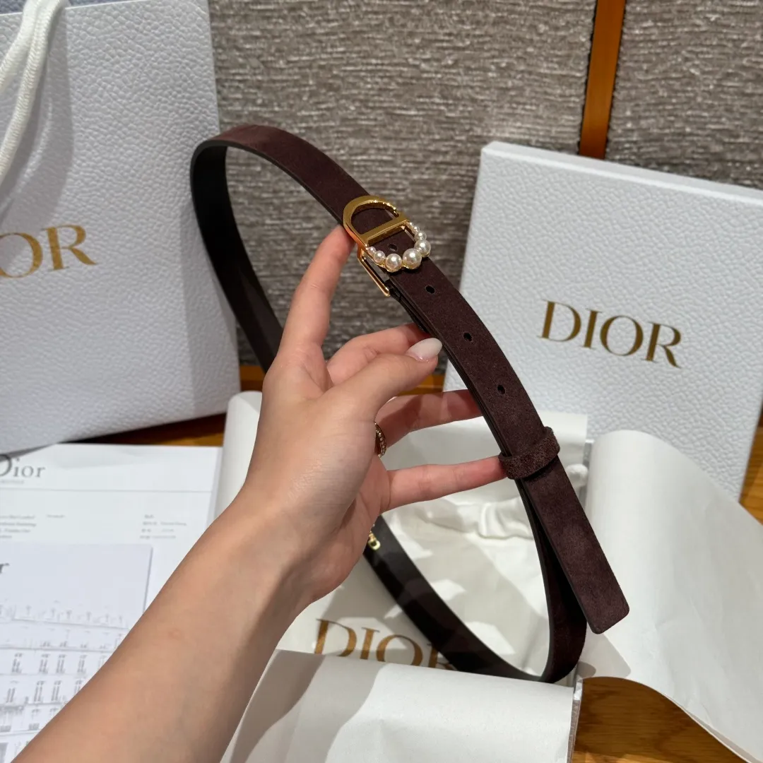 💰460💰Full package💰 💍Purchase level Dior⚡️🌹New women’s belt The new belt is designed with suede leather on the front and smooth cow leather on the back. The classic CD belt buckle is presented in a shiny gold-finish metal version⚡️🌹The letter C is inlaid with white resin beads of different sizes, highlighting the brand's exquisite craftsmanship. The style is fashionable and elegant and can be paired with jeans, skirts or dresses⚡️🌹Width 2.0cm
