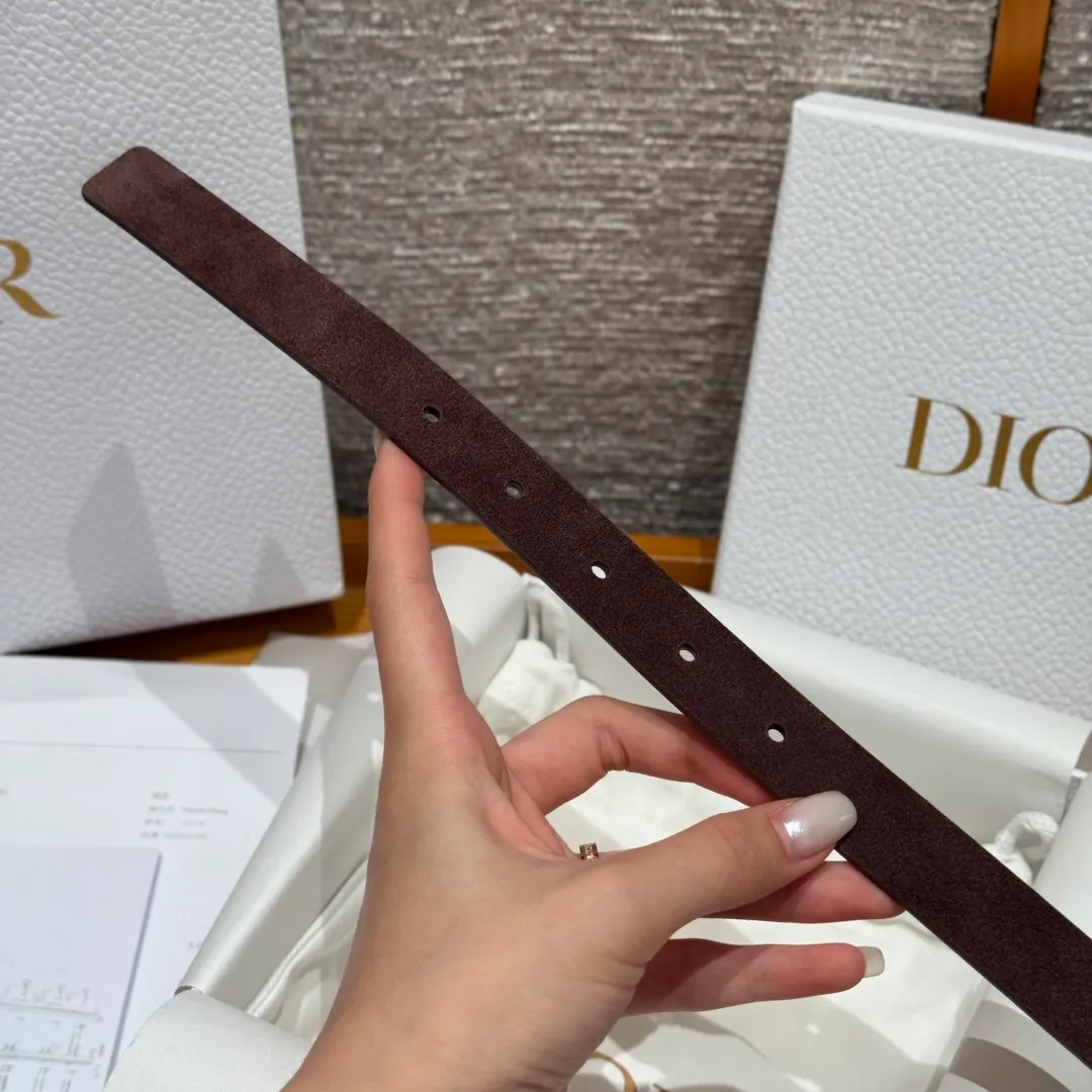 💰460💰Full package💰 💍Purchase level Dior⚡️🌹New women’s belt The new belt is designed with suede leather on the front and smooth cow leather on the back. The classic CD belt buckle is presented in a shiny gold-finish metal version⚡️🌹The letter C is inlaid with white resin beads of different sizes, highlighting the brand's exquisite craftsmanship. The style is fashionable and elegant and can be paired with jeans, skirts or dresses⚡️🌹Width 2.0cm