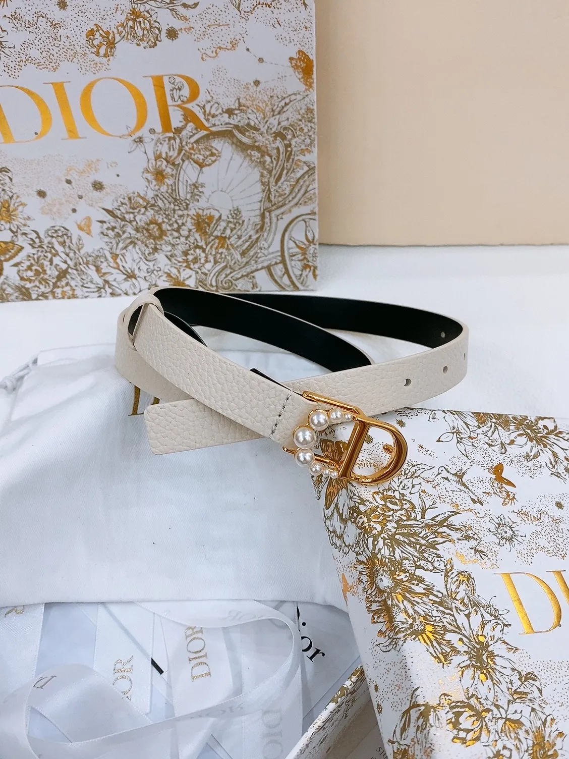 💰440💰Full package💰 💍Purchase level Dior Saddle Belt Brass hardware Double-sided saddle belt Grained cowhide surface and smooth cowhide bottom Soft and delicate feel Belt 2.0cm