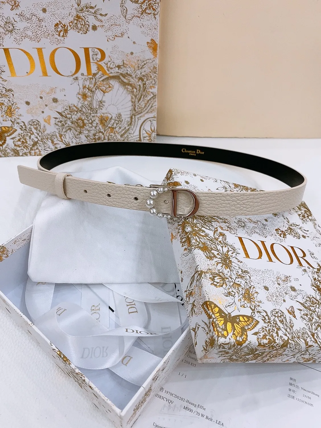💰440💰Full package💰 💍Purchase level Dior Saddle Belt Brass hardware Double-sided saddle belt Grained cowhide surface and smooth cowhide bottom Soft and delicate feel Belt 2.0cm