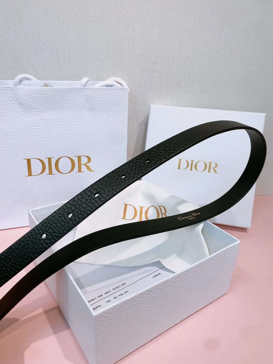 💰440💰Full package💰 💍Purchase grade Dior⚡️🌹Montaigne Lucky Charms, 20 mm belt buckle This model with aged gold metal CD buckle is revisited in a light gold suede calfskin version for a casual and modern look. Her silhouette will upgrade a skirt, pants or dress. Saddle CD buckle Resin beads Silver tone crystals Christian Dior Paris logo on the interior Width: 2.0cm