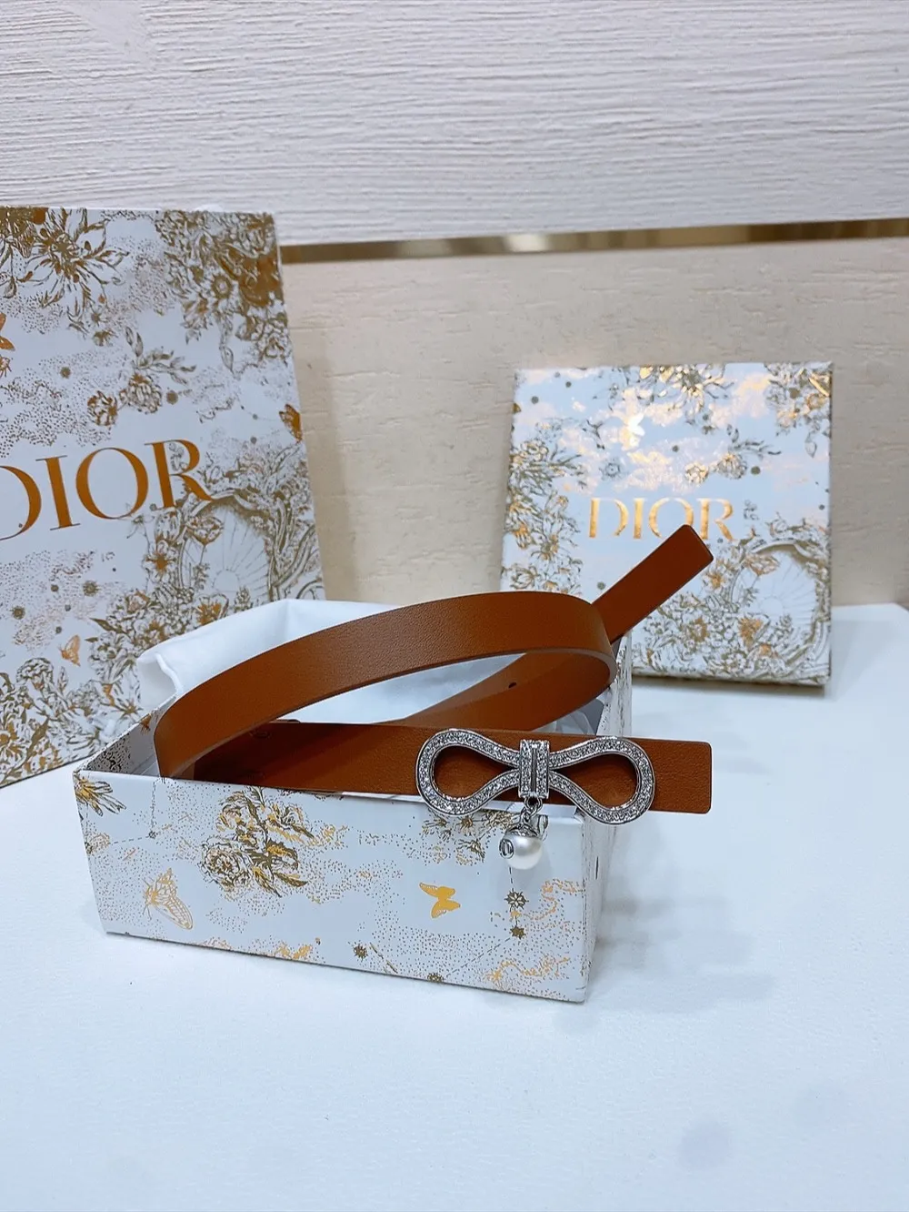 💰440💰Full package💰 💍Purchase level Dior Dior⚡️🌹Le Nœud de Dior belt butterfly diamond buckle🦋 Width 18mm⚡️🌹Imported fetal cowhide smooth cowhide and white imitation crystal decoration⚡️🌹