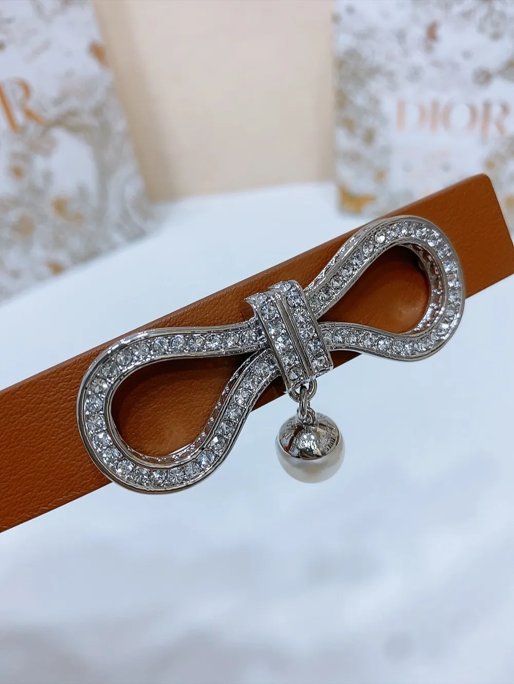 💰440💰Full package💰 💍Purchase level Dior Dior⚡️🌹Le Nœud de Dior belt butterfly diamond buckle🦋 Width 18mm⚡️🌹Imported fetal cowhide smooth cowhide and white imitation crystal decoration⚡️🌹