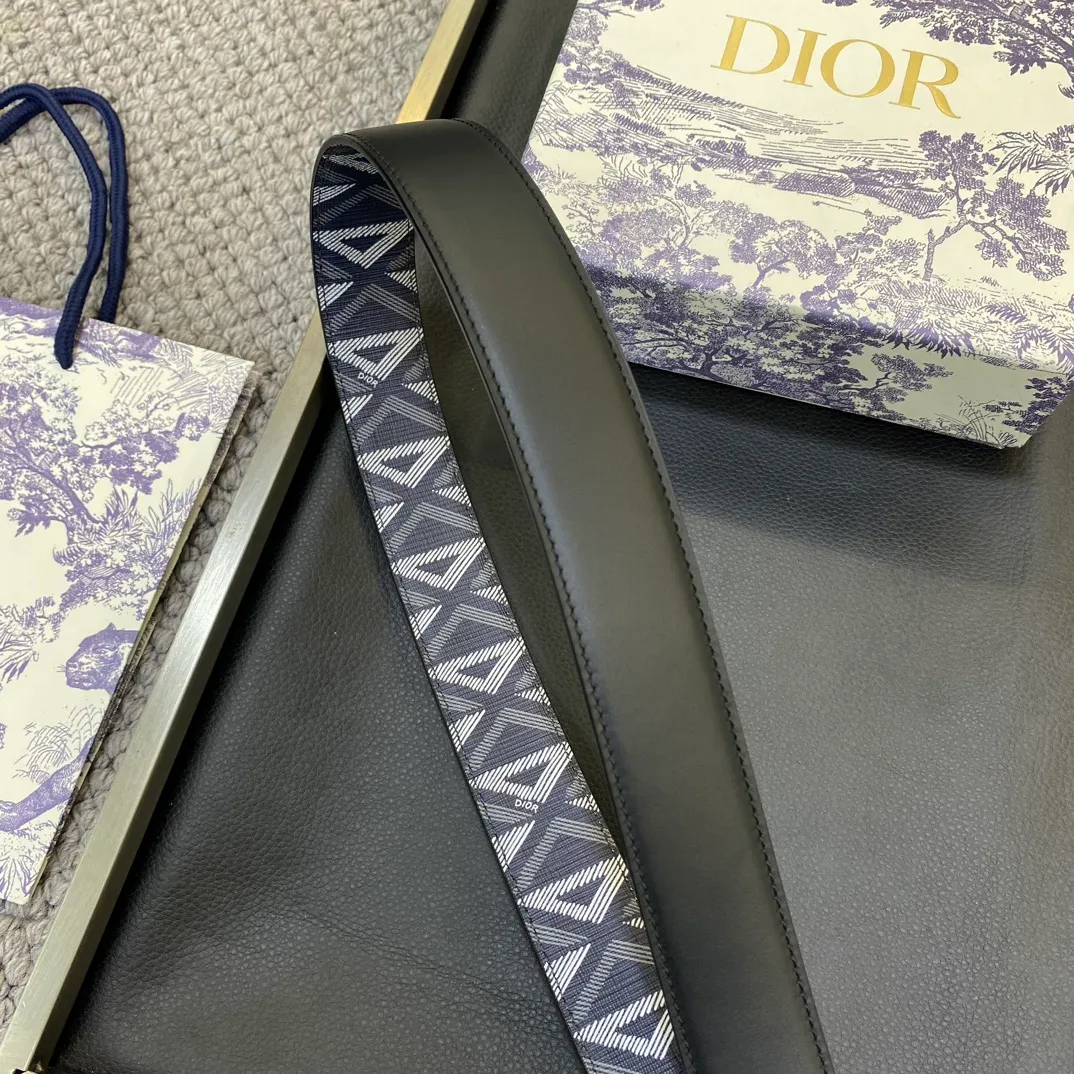 💰460💰Authentic packaging💰 💍Purchase grade Dior DIOR new stainless steel hardware width 3.5CM original imported first-layer cowhide with classic letter cloth. Matched with the original single ruthenium palladium electroplated CD buckle, feel. The oil edges are almost perfect, the original leather is customized