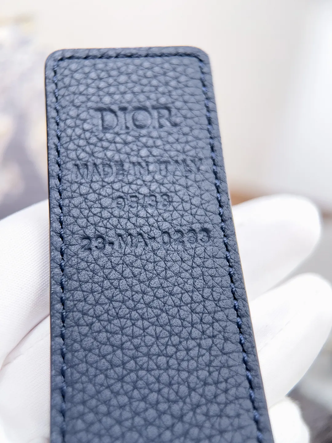 💰480💰Full package💰 💍Dior purchasing goods Width 3.5cm Material: double-grained calfskin, soft Q-elastic, fine workmanship, welcome to compare. Discount: Fully polished discount (the inner ring of the original order is not polished) Size: 100-125cm Packaging: Picture packaging