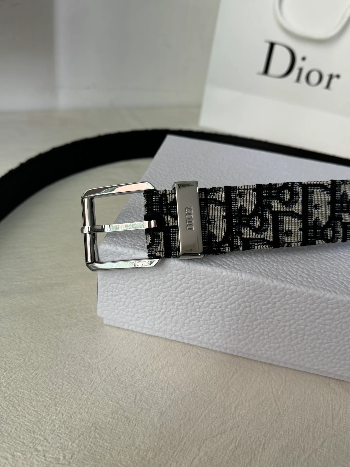 💰480💰Full package💰 💍Purchase level Dior⚡️🌹Black and beige DIOR OBLIQUE print and black cowhide lychee bottom⚡️🌹Exquisite metal pin buckle. Simple, fashionable, super stylish and versatile⚡️🌹High quality