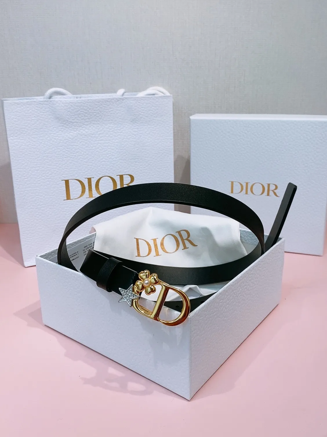 💰440💰Full package💰 💍Purchase grade Dior⚡️🌹Montaigne Lucky Charms, 20 mm belt buckle This model with aged gold metal CD buckle is revisited in a light gold suede calfskin version for a casual and modern look. Her silhouette will upgrade a skirt, pants or dress. Saddle CD buckle Resin beads Silver tone crystals Christian Dior Paris logo on the interior Width: 2.0cm