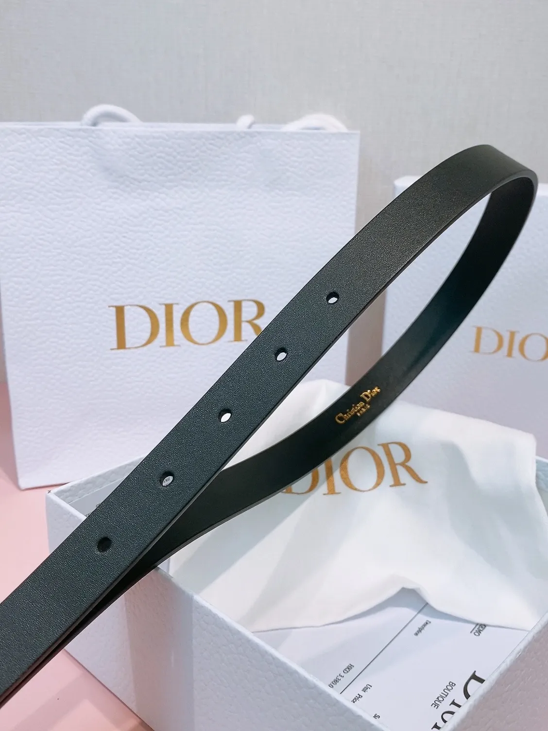 💰440💰Full package💰 💍Purchase grade Dior⚡️🌹Montaigne Lucky Charms, 20 mm belt buckle This model with aged gold metal CD buckle is revisited in a light gold suede calfskin version for a casual and modern look. Her silhouette will upgrade a skirt, pants or dress. Saddle CD buckle Resin beads Silver tone crystals Christian Dior Paris logo on the interior Width: 2.0cm