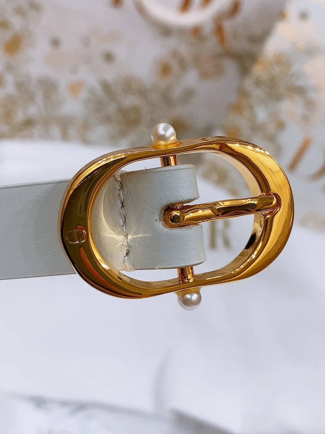 💰440💰Full package💰 💍Consignment grade Dior 20mm black smooth calfskin and silver-toned crystals Dior Chic belt buckle engraved with CD logo White resin beads Christian Dior Paris signature on inner side Lustrous gold-finish metal details Calfskin, brass