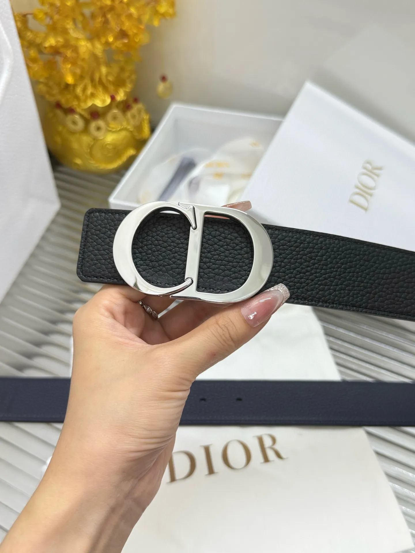 ✅Width: 𝟑.𝟱𝗰𝗺 ❑ Dior « Comes with a full set 🛍 Original packaging at the counter » Classic series can be used on both sides Original imported calfskin with lychee pattern + fine pure copper hardware buckle ❑ Purchasing genuine goods · Fine and perfect wiring, exquisite and neat details ❗️Original high quality P440