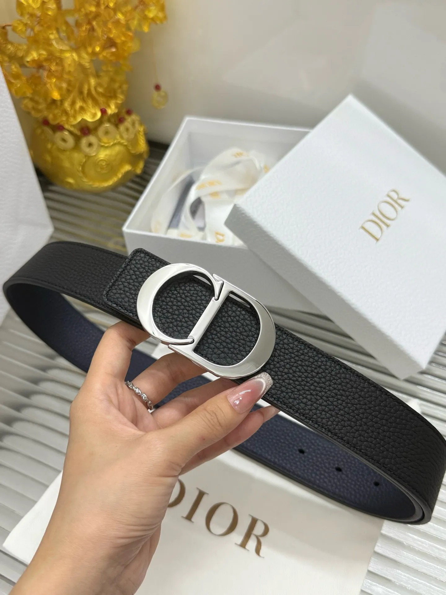 ✅Width: 𝟑.𝟱𝗰𝗺 ❑ Dior « Comes with a full set 🛍 Original packaging at the counter » Classic series can be used on both sides Original imported calfskin with lychee pattern + fine pure copper hardware buckle ❑ Purchasing genuine goods · Fine and perfect wiring, exquisite and neat details ❗️Original high quality P440