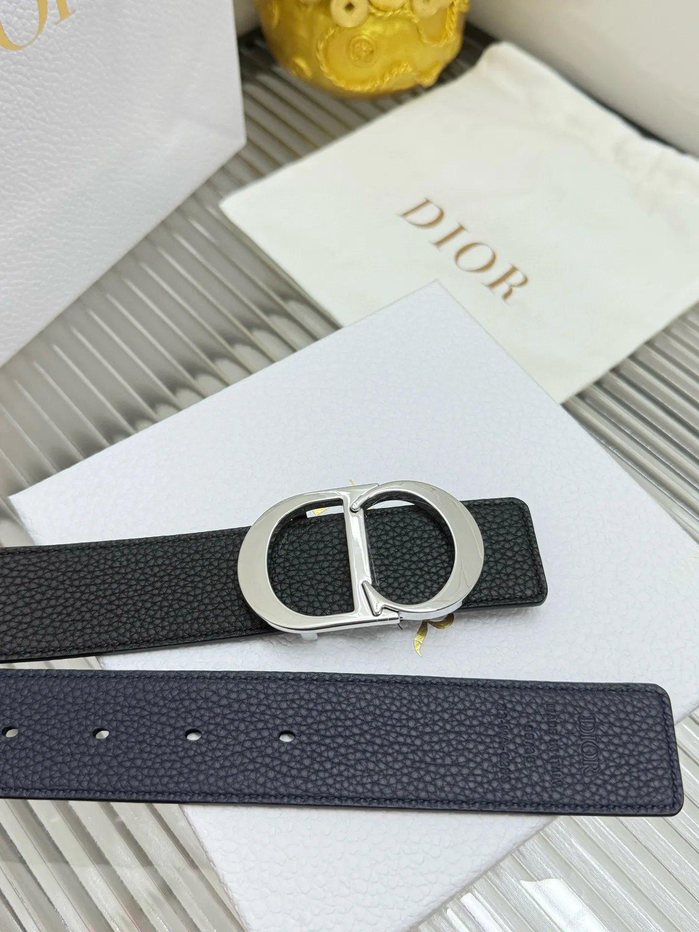 ✅Width: 𝟑.𝟱𝗰𝗺 ❑ Dior « Comes with a full set 🛍 Original packaging at the counter » Classic series can be used on both sides Original imported calfskin with lychee pattern + fine pure copper hardware buckle ❑ Purchasing genuine goods · Fine and perfect wiring, exquisite and neat details ❗️Original high quality P440