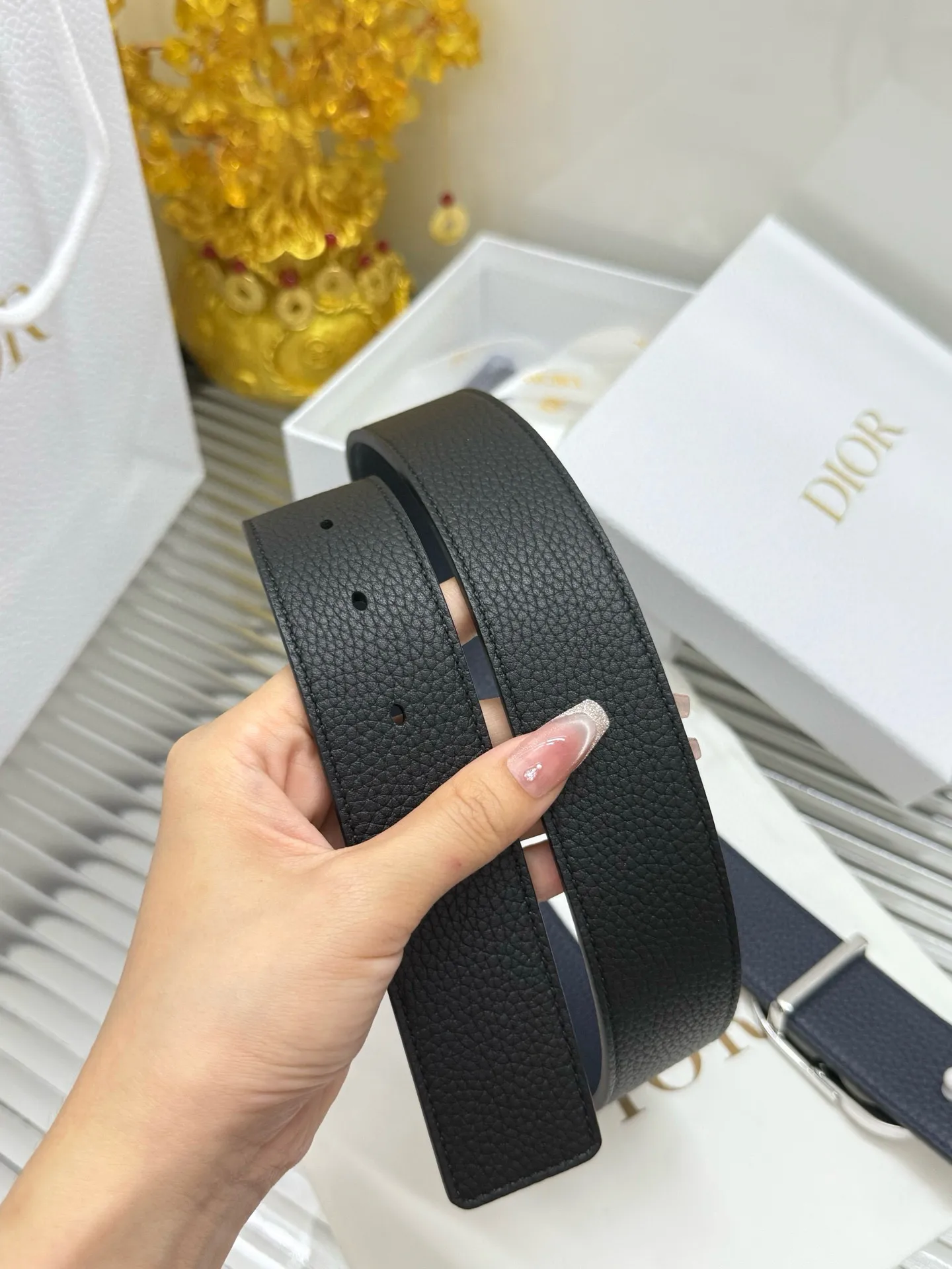 ✅Width: 𝟑.𝟱𝗰𝗺 ❑ Dior « Comes with a full set 🛍 Original packaging at the counter » Classic series can be used on both sides Original imported calfskin with lychee pattern + fine pure copper hardware buckle ❑ Purchasing genuine goods · Fine and perfect wiring, exquisite and neat details ❗️Original high quality P440
