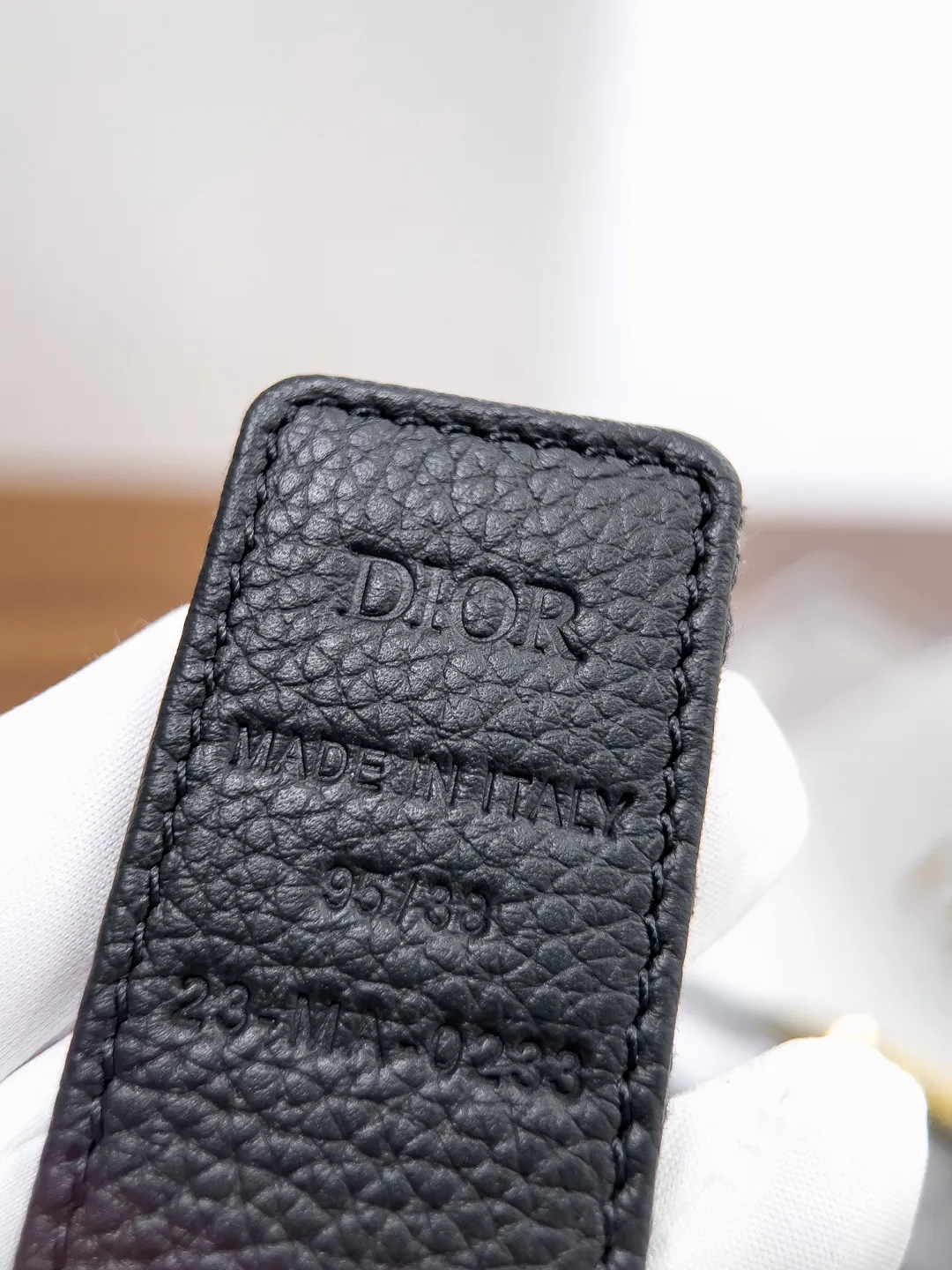💰480💰Full package💰 💍Dior purchasing goods Width 3.5cm Material: Classic cloth with pebbled cowhide soft Q-elastic, fine workmanship, welcome to compare. Discount: Fully polished discount (the inner ring of the original order is not polished) Size: 100-125cm Packaging: Picture packaging