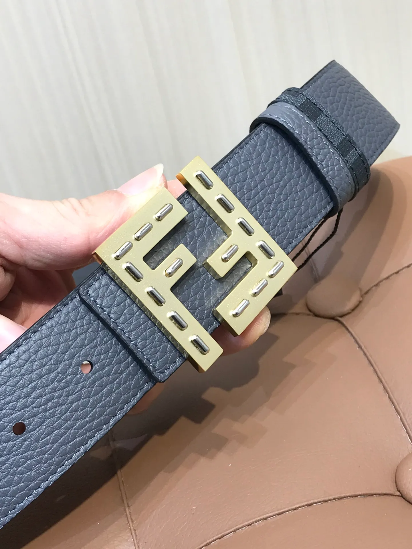 💰502💰Full set of packaging💰 💍Purchasing agent grade Fendi⚡️🌹Width 38 MM, supports NFC chip scanning, logo-shaped belt, original bright intermediate color F rivet buckle, imported original pebbled cowhide, gold-plated surface metal products, quality assurance, non-market currency!