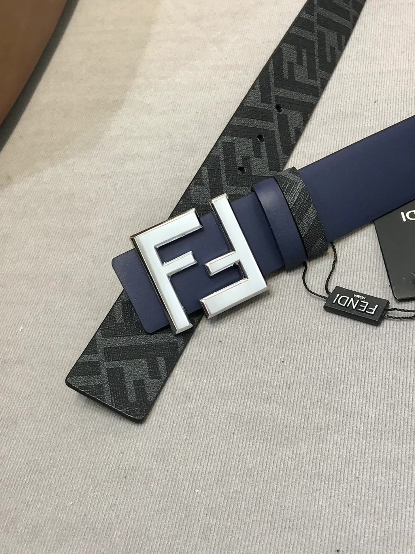 💰480💰Full package💰 💍Purchase level Fendi⚡️🌹Width 38 MM, supports NFC chip scanning, logo-shaped belt, original F three-dimensional texture sand-colored rivet buckle, imported original surface made of calfskin, soft to the touch, gold-plated surface metal products, quality assurance, details are not market currency!
