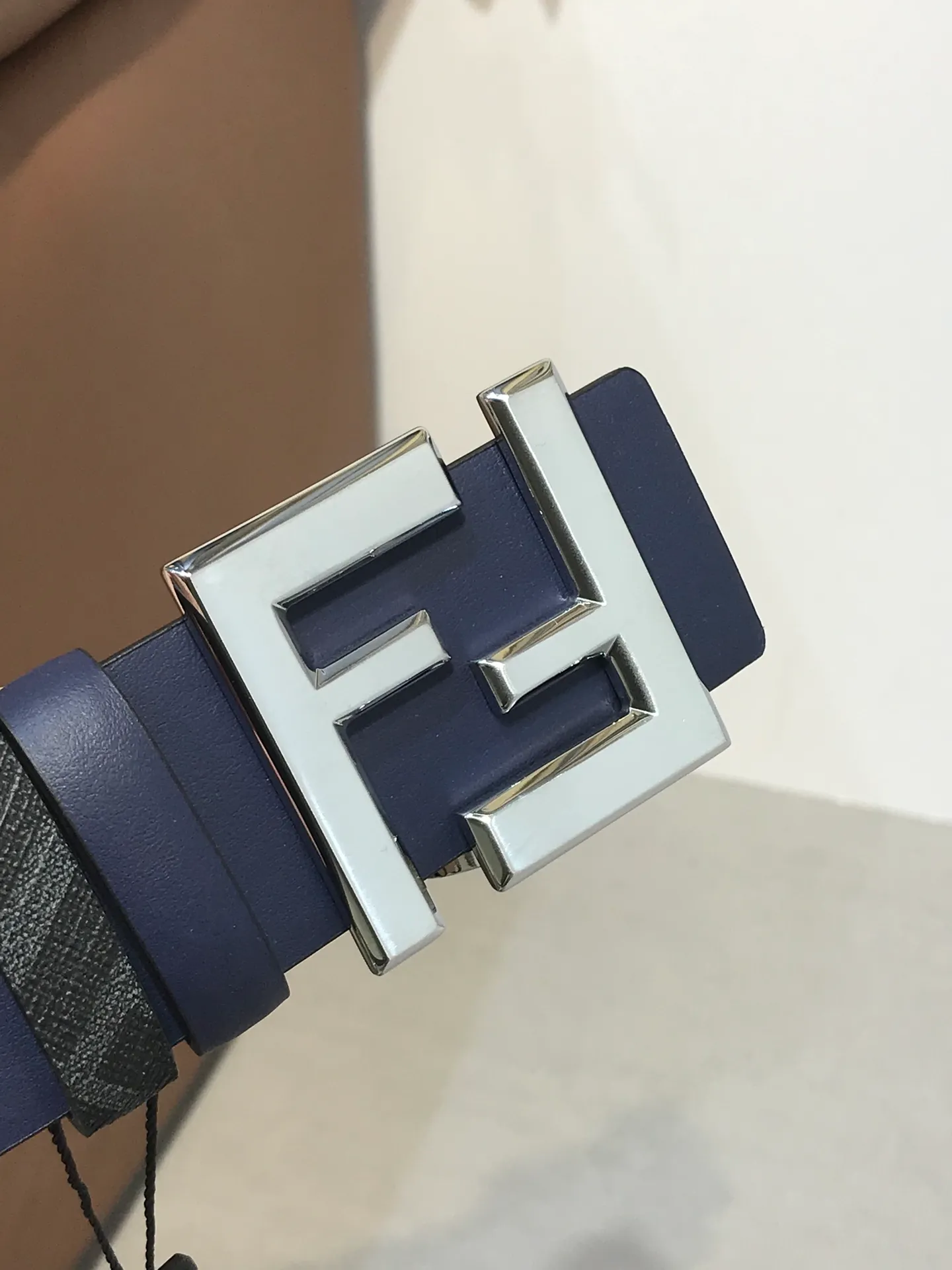 💰480💰Full package💰 💍Purchase level Fendi⚡️🌹Width 38 MM, supports NFC chip scanning, logo-shaped belt, original F three-dimensional texture sand-colored rivet buckle, imported original surface made of calfskin, soft to the touch, gold-plated surface metal products, quality assurance, details are not market currency!