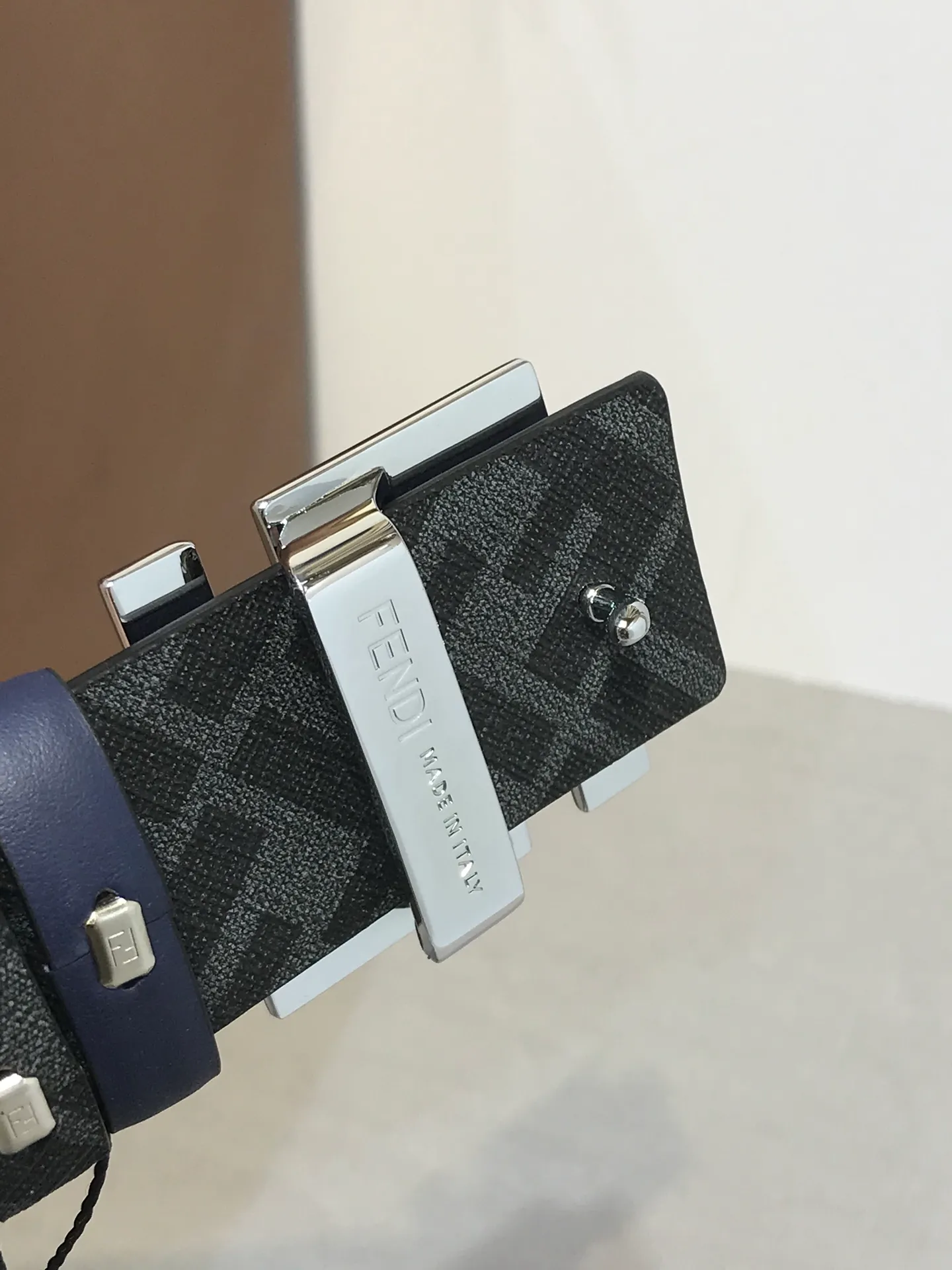 💰480💰Full package💰 💍Purchase level Fendi⚡️🌹Width 38 MM, supports NFC chip scanning, logo-shaped belt, original F three-dimensional texture sand-colored rivet buckle, imported original surface made of calfskin, soft to the touch, gold-plated surface metal products, quality assurance, details are not market currency!