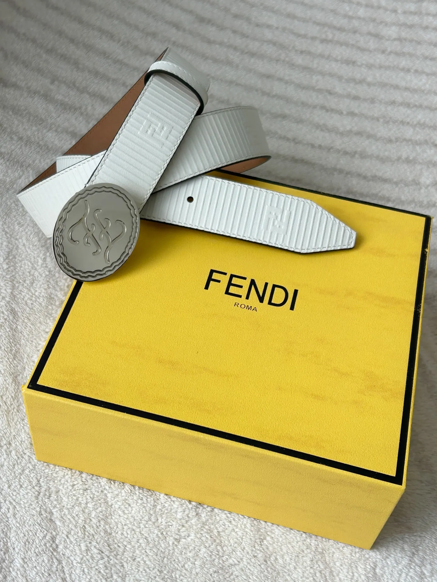 💰460💰Full package💰 💍Purchasing-grade FENDI (Fendi) men's casual belt, 3.4cm wide, made of black grained cowhide, decorated with FF pattern and embossed natural rubber stripes, gold finish metal.