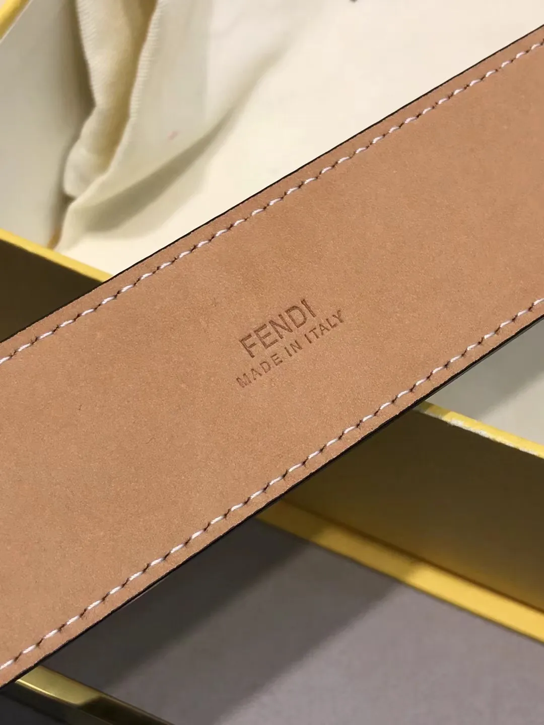 💰520💰Full set of packaging💰 💍Purchase level new model Fendi⚡️🌹Wide 39MM Support NFC chip scanning, logo-shaped wide belt⚡️🌹Original rivet buckle, imported original stone pattern and made of tree paste cowhide⚡️🌹Gold-plated surface metal products, quality assurance, non-market currency!