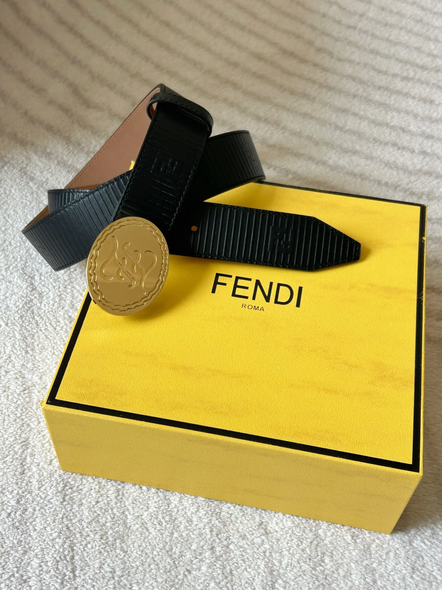 💰460💰Full package💰 💍Purchasing-grade FENDI (Fendi) men's casual belt, 3.4cm wide, made of black grained cowhide, decorated with FF pattern and embossed natural rubber stripes, gold finish metal.