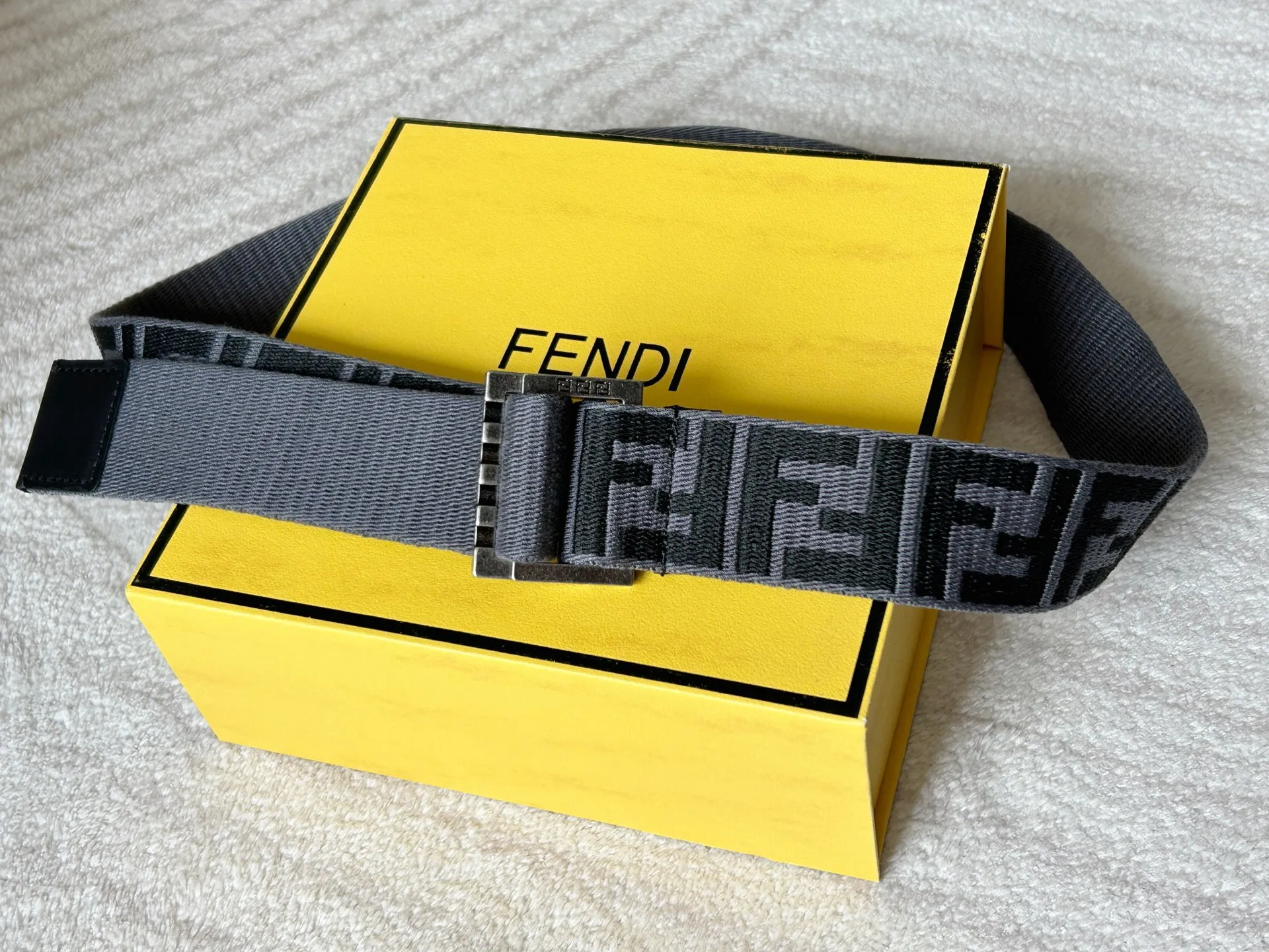 💰440💰Complete package💰 💍Purchase level FENDI (Fendi) counter same style Men's casual webbing 4.0cm wide Satin material showing gray and black jacquard FF pattern Retro silver metal double-ring buckle adjustable low-key fashion casual