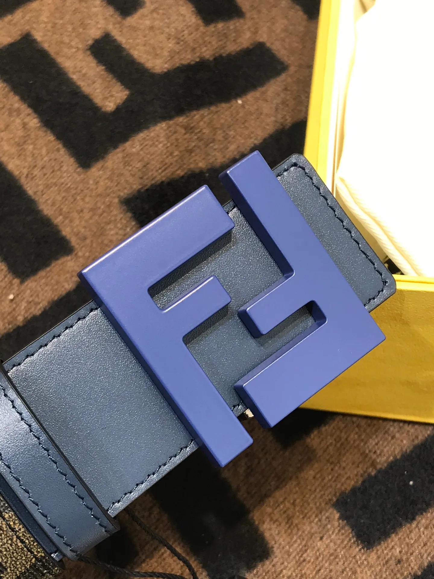 💰520💰Full set of packaging💰 💍Purchase grade Fendi 38 MM wide, supports NFC chip scanning, logo-shaped belt, original F brushed gun color rivet buckle, imported original calf pattern with presbyopia, soft touch, gold-plated surface metal products, quality assurance, details are not market currency!