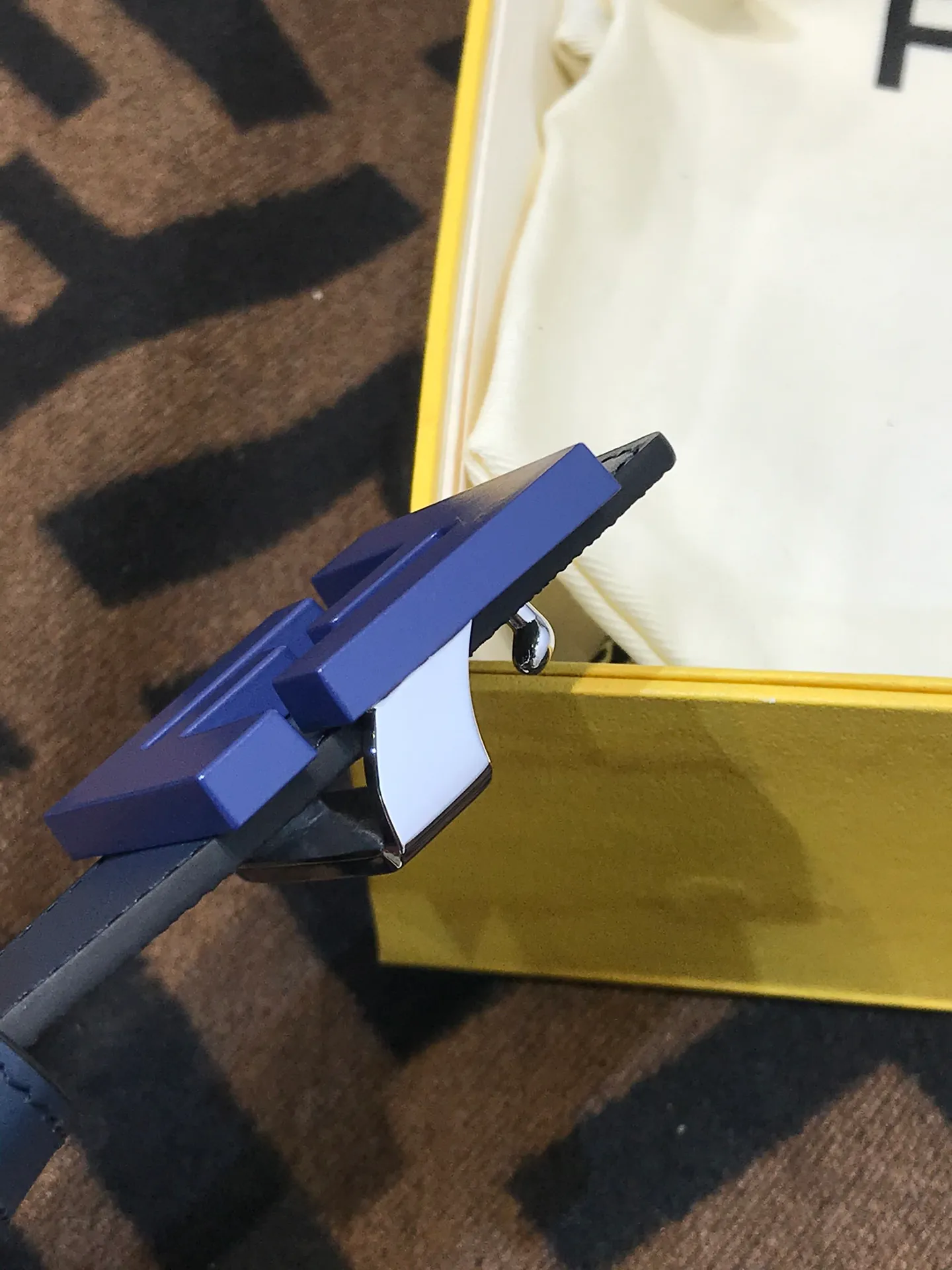 💰520💰Full set of packaging💰 💍Purchase grade Fendi 38 MM wide, supports NFC chip scanning, logo-shaped belt, original F brushed gun color rivet buckle, imported original calf pattern with presbyopia, soft touch, gold-plated surface metal products, quality assurance, details are not market currency!