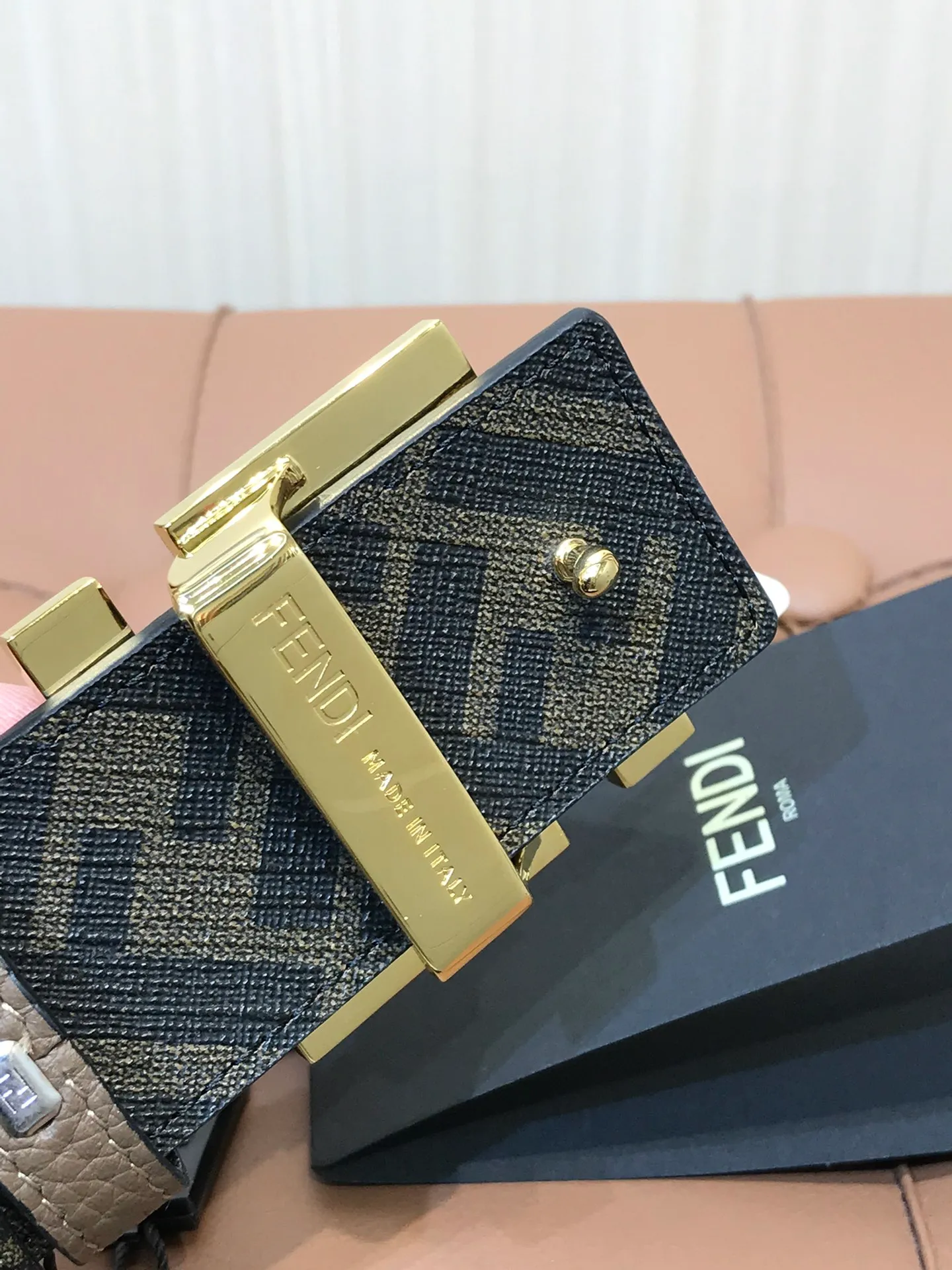 💰502💰Full set of packaging💰 💍Purchasing agent grade Fendi⚡️🌹Width 38 MM, supports NFC chip scanning, logo-shaped belt, original bright intermediate color F rivet buckle, imported original pebbled cowhide, gold-plated surface metal products, quality assurance, non-market currency!