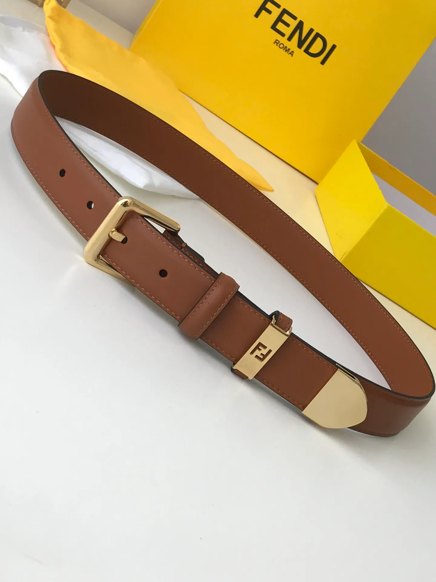 💰520💰Full set of packaging💰 💍Purchasing-grade Fendi 30MM wide logo-shaped pin buckle, double-sided original imported black calfskin, supports NFC chip, gold-plated surface metal products, quality assurance, non-market currency!