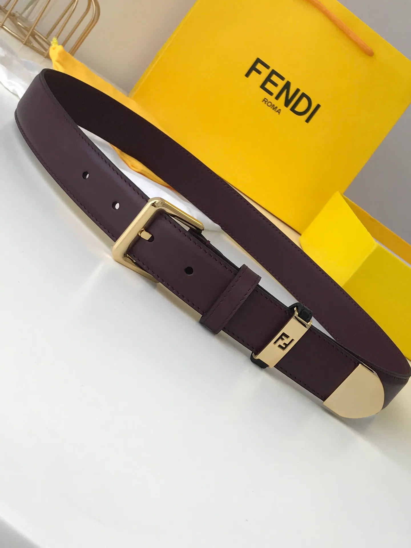 💰520💰Full set of packaging💰 💍Purchasing-grade Fendi 30MM wide logo-shaped pin buckle, double-sided original imported black calfskin, supports NFC chip, gold-plated surface metal products, quality assurance, non-market currency!