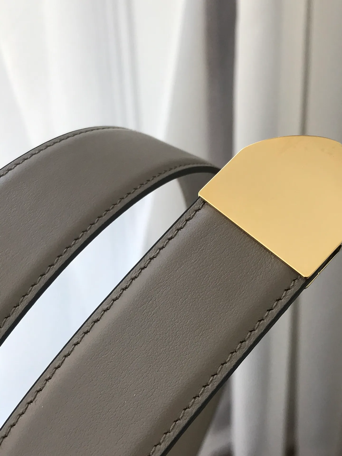 💰520💰Full set of packaging💰 💍Purchasing-grade Fendi 30MM wide logo-shaped pin buckle, double-sided original imported black calfskin, supports NFC chip, gold-plated surface metal products, quality assurance, non-market currency!