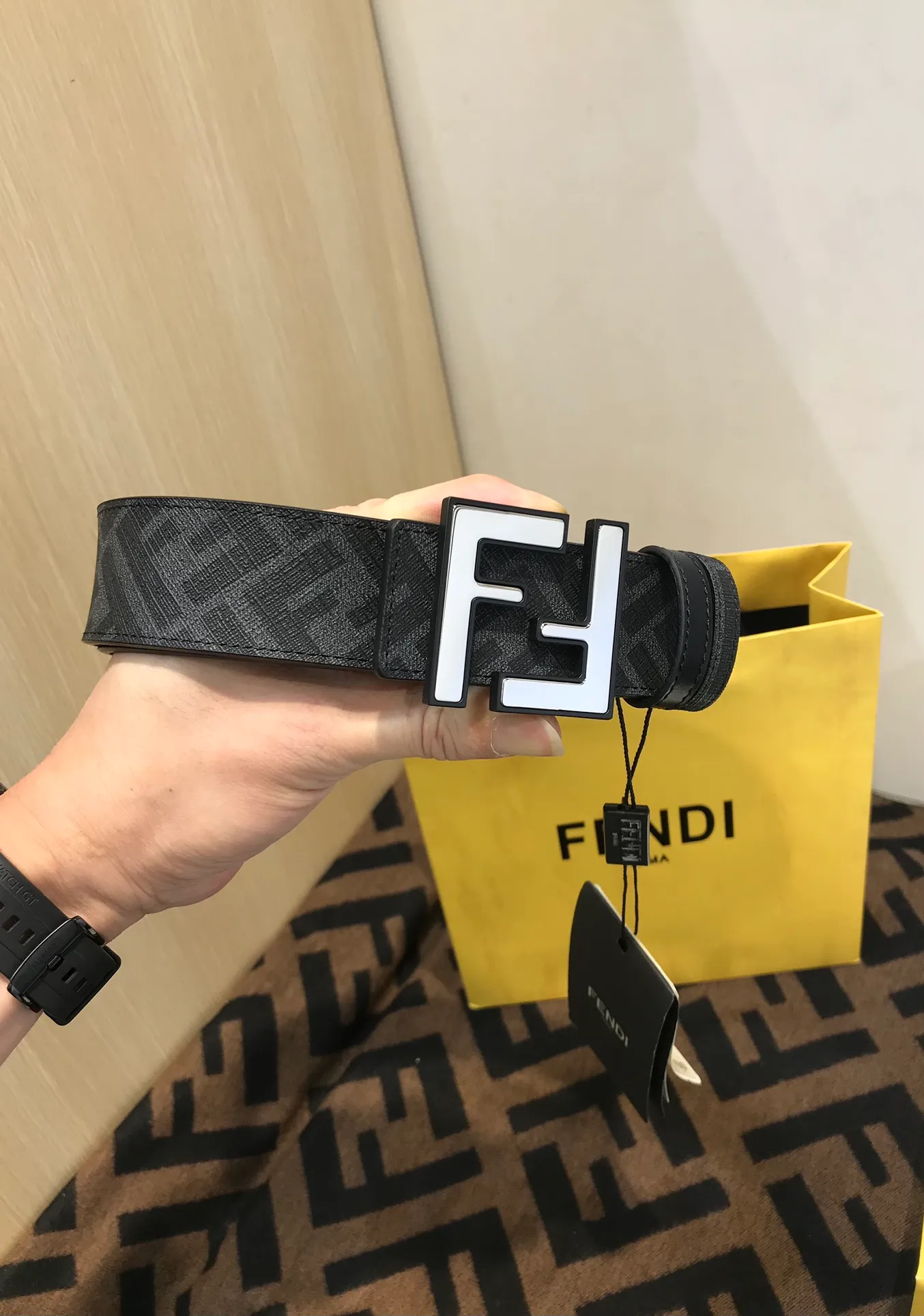 💰520💰Full set of packaging💰 💍Purchase grade Fendi 38 MM wide, supports NFC chip scanning, logo-shaped belt, original F brushed gun color rivet buckle, imported original calf pattern with presbyopia, soft touch, gold-plated surface metal products, quality assurance, details are not market currency!