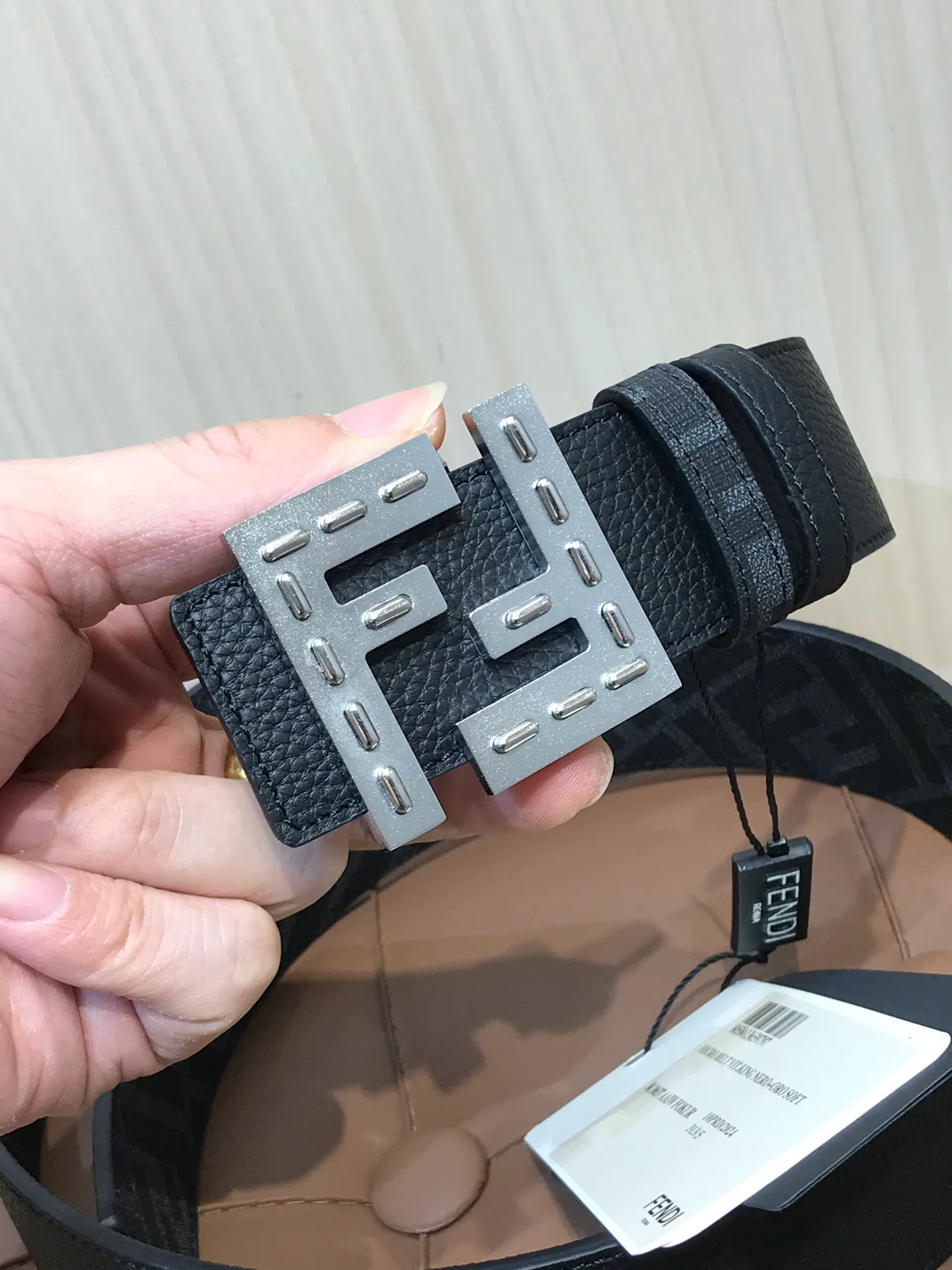 💰502💰Full set of packaging💰 💍Purchasing agent grade Fendi⚡️🌹Width 38 MM, supports NFC chip scanning, logo-shaped belt, original bright intermediate color F rivet buckle, imported original pebbled cowhide, gold-plated surface metal products, quality assurance, non-market currency!