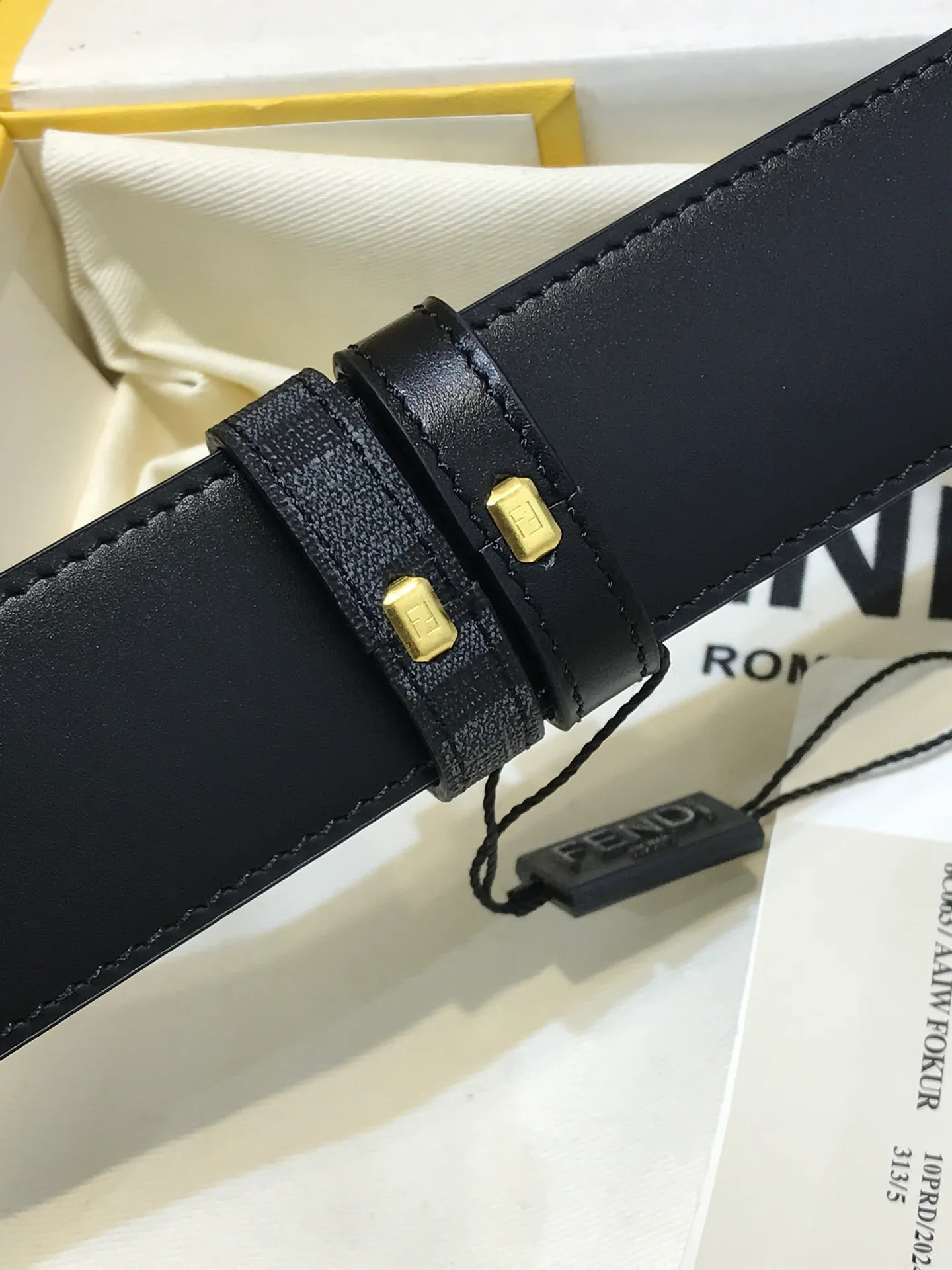 💰520💰Full set of packaging💰 💍Purchase grade Fendi 38 MM wide, supports NFC chip scanning, logo-shaped belt, original F brushed gun color rivet buckle, imported original calf pattern with presbyopia, soft touch, gold-plated surface metal products, quality assurance, details are not market currency!