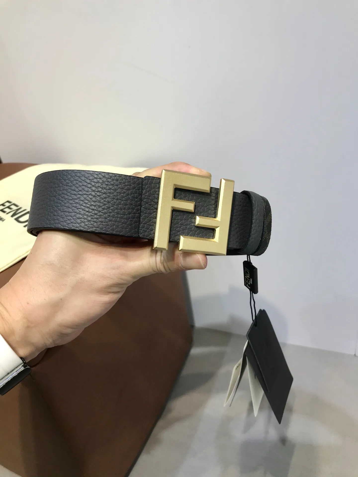 💰480💰Full package💰 💍Purchase level Fendi⚡️🌹Width 38 MM, supports NFC chip scanning, logo-shaped belt, original F three-dimensional texture sand-colored rivet buckle, imported original surface made of calfskin, soft to the touch, gold-plated surface metal products, quality assurance, details are not market currency!