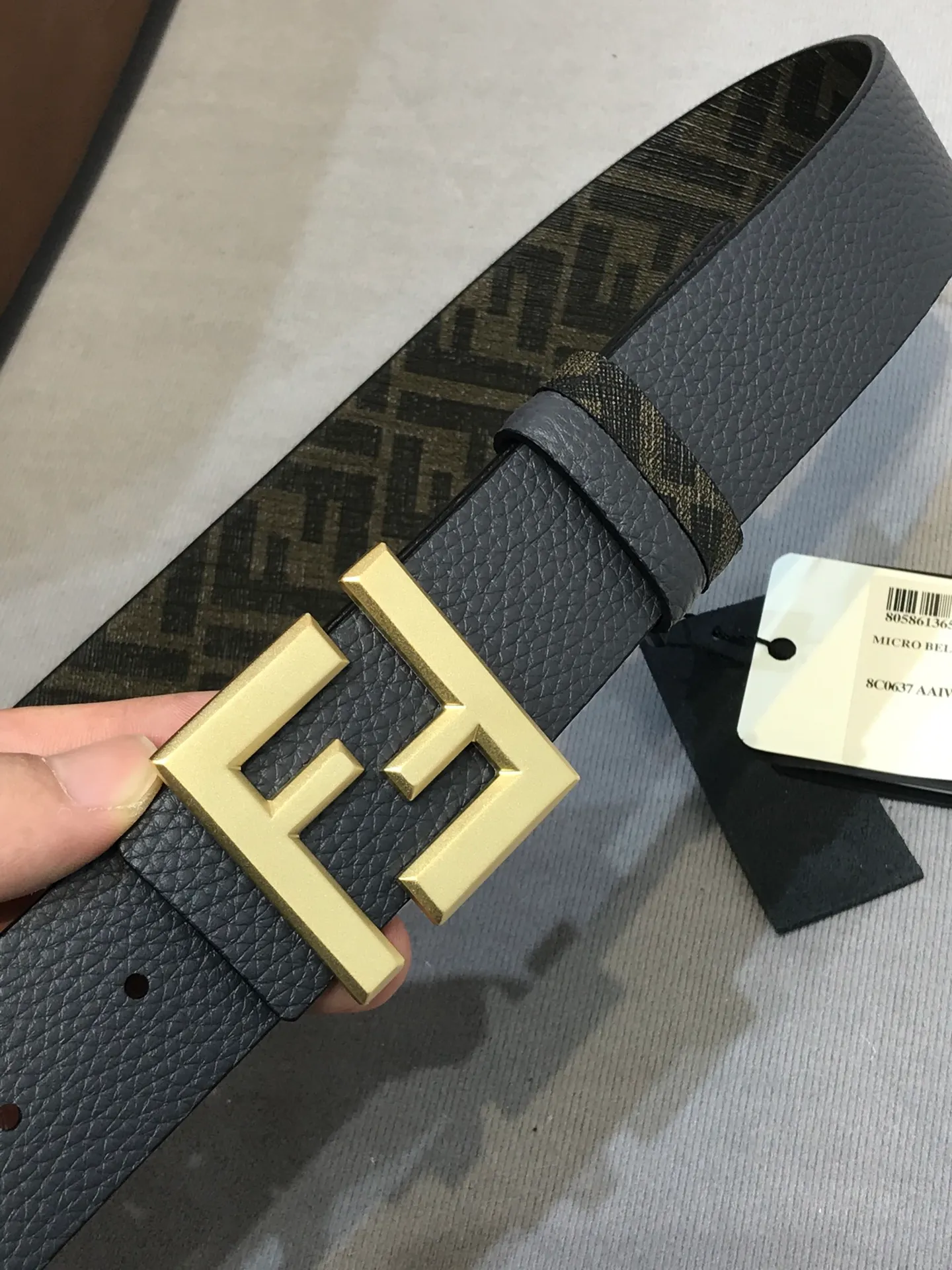 💰480💰Full package💰 💍Purchase level Fendi⚡️🌹Width 38 MM, supports NFC chip scanning, logo-shaped belt, original F three-dimensional texture sand-colored rivet buckle, imported original surface made of calfskin, soft to the touch, gold-plated surface metal products, quality assurance, details are not market currency!