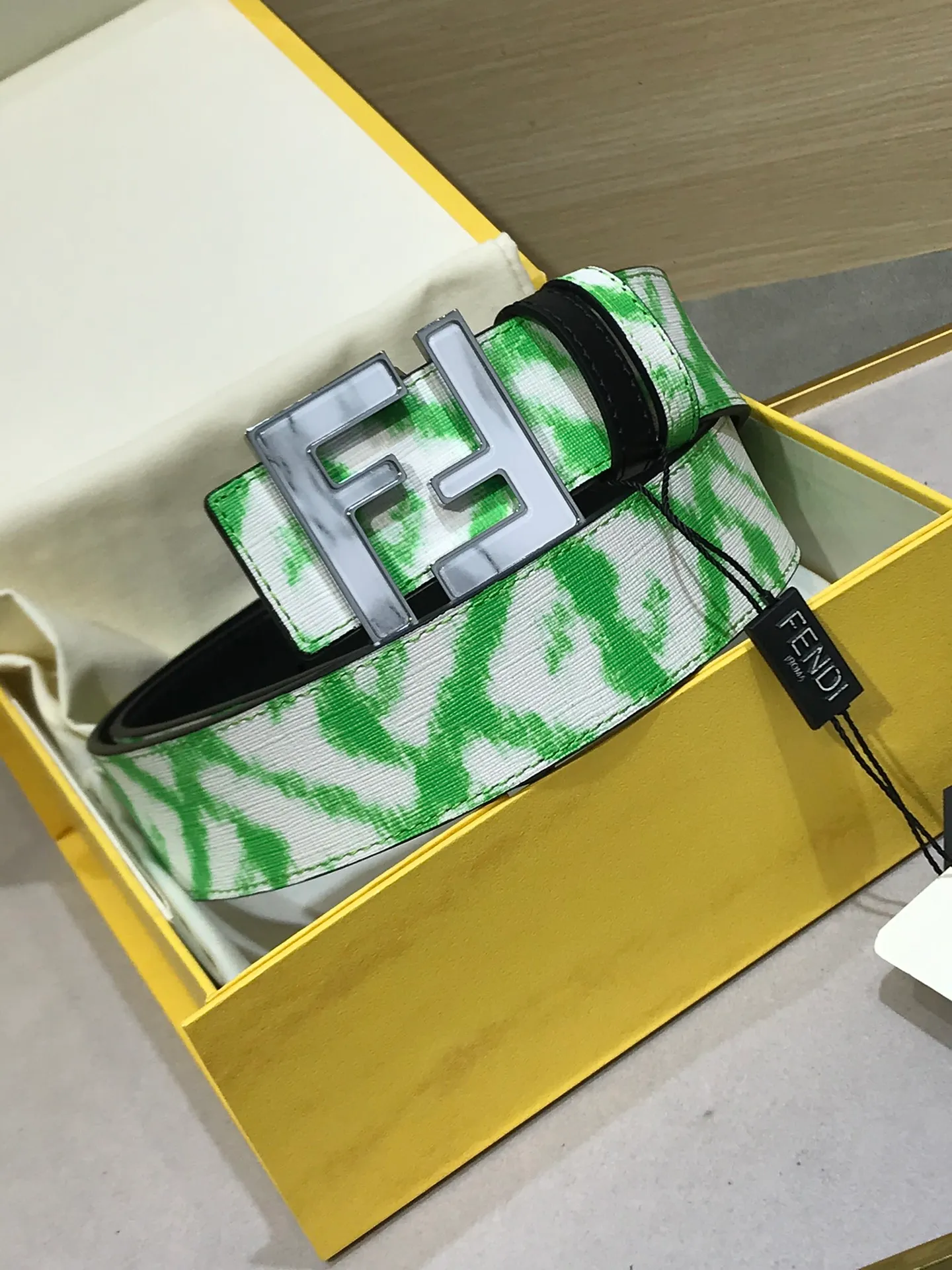 💰480💰Full set of packaging💰 💍Purchase grade Fendi Width 38 MM Supports NFC chip scanning, logo-shaped belt, original glossy secondary color acrylic F rivet buckle, imported original calfskin embossing, gold-plated surface metal products, quality assurance, non-market currency!