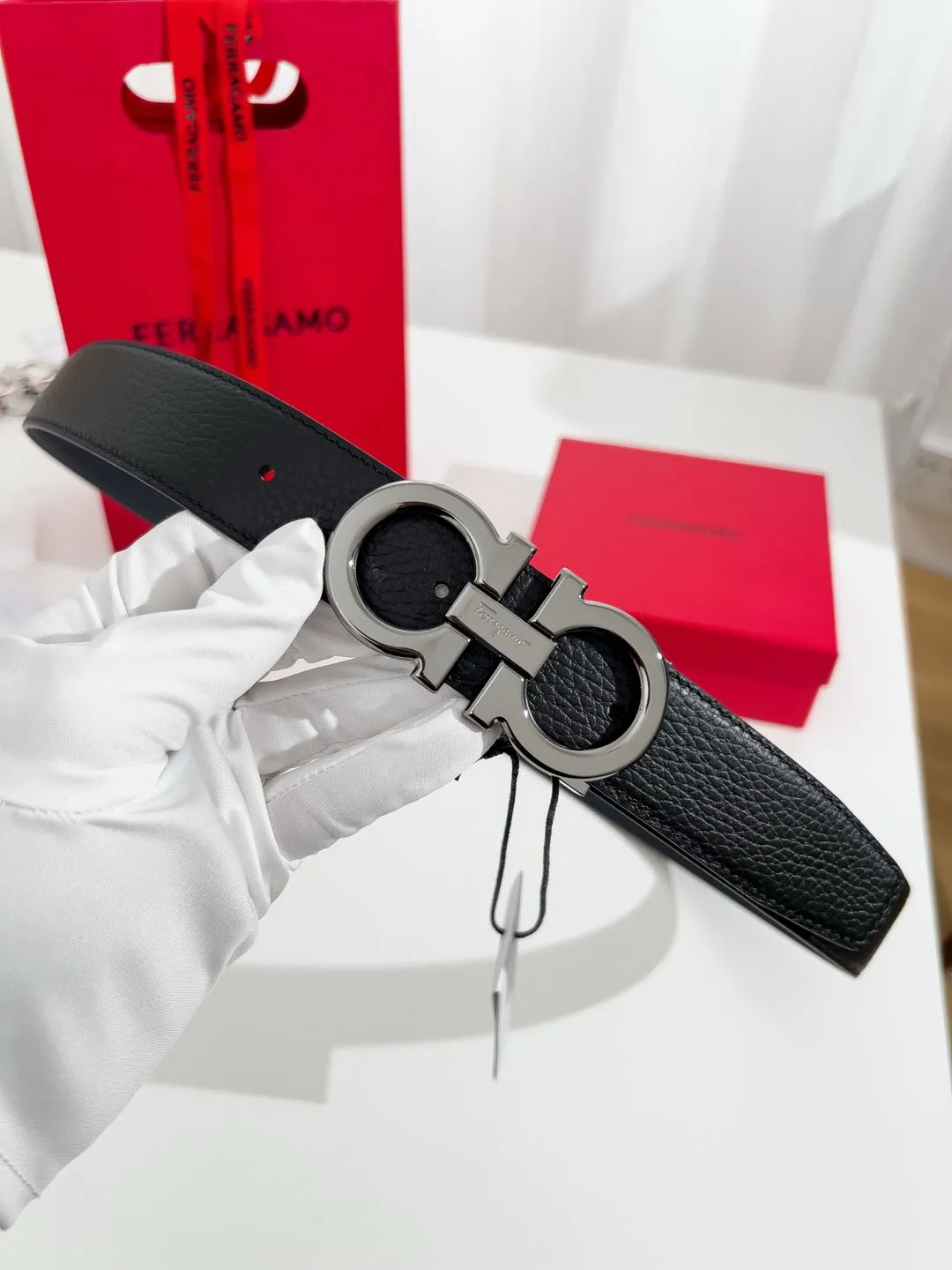 💰440💰Full package💰 💍Purchase-grade Ferragamo⚡️🌹Width 3.5cm, imported first-layer calfskin, double-sided cowhide material⚡️🌹The leather is soft and Q-elastic. Dürkopp's diagonal stitching is exquisite and durable. Good quality goods. Button head: pure copper button (gold, gun color, silver)