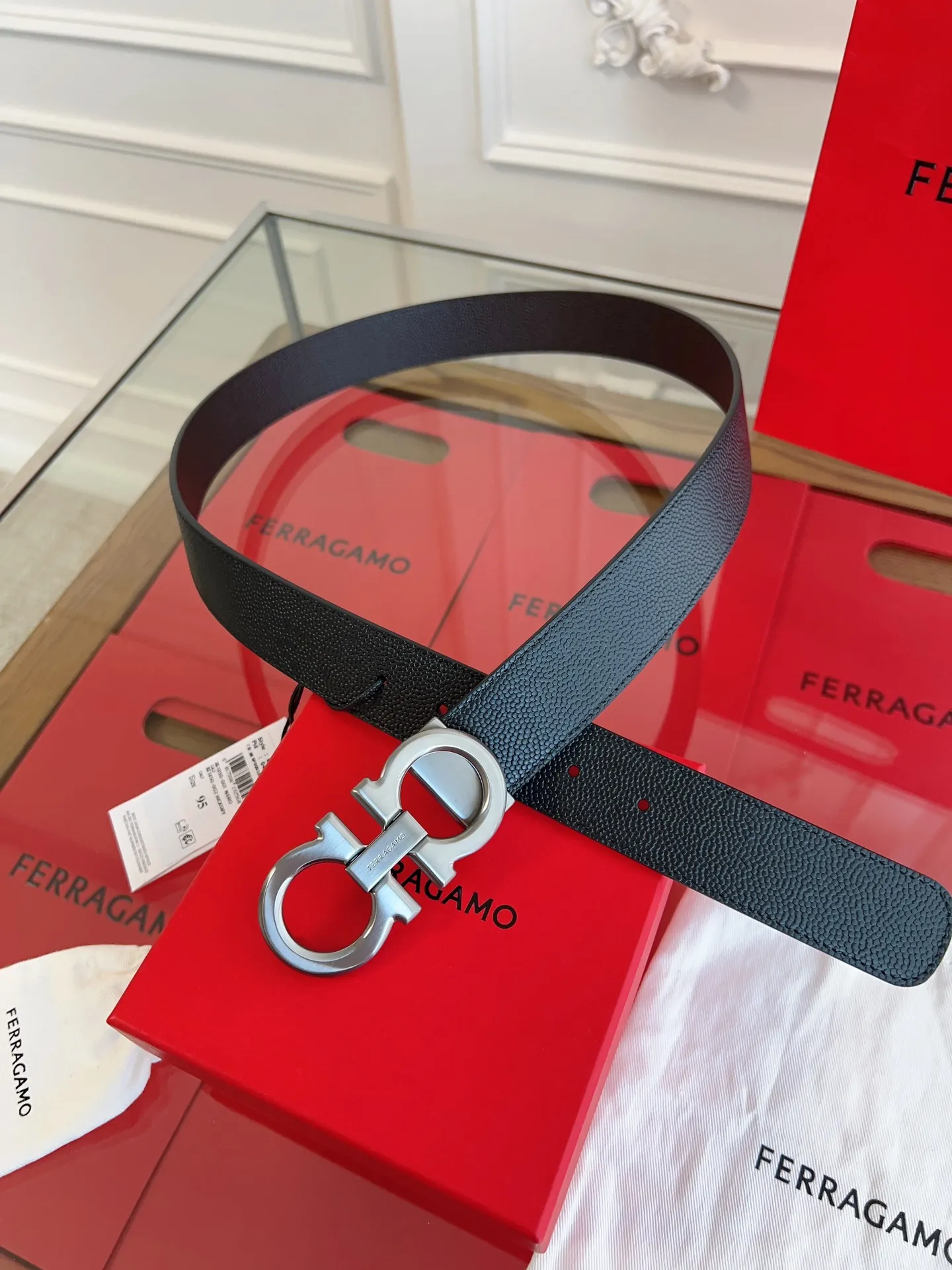 💰440💰Full set of packaging💰 💍Purchase grade Ferragamo 3.5cm original leather. Precision brass hardware upgraded version nfc chip, genuine factory IP plating! Original match
