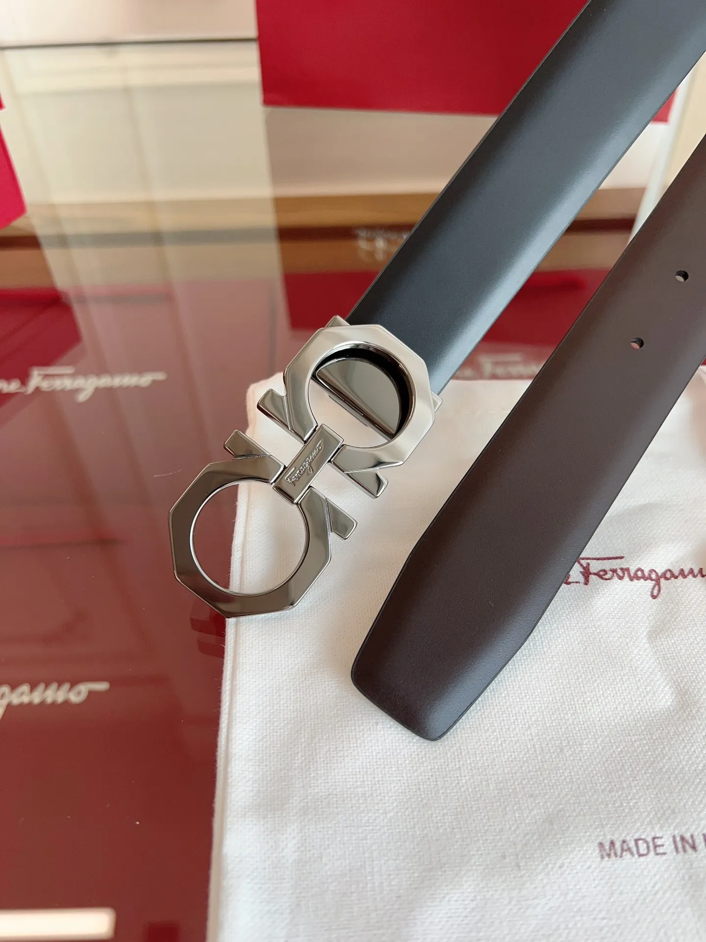 💰440💰Full set of packaging💰 💍Purchase grade Ferragamo 3.5cm original leather. Precision brass hardware upgraded version nfc chip, genuine factory IP plating! Original match