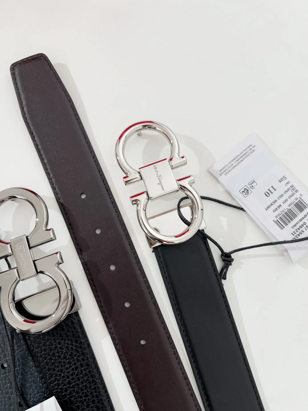 💰440💰Full package💰 💍Purchase-grade Ferragamo⚡️🌹Width 3.5cm, imported first-layer calfskin, double-sided cowhide material⚡️🌹The leather is soft and Q-elastic. Dürkopp's diagonal stitching is exquisite and durable. Good quality goods. Button head: pure copper button (gold, gun color, silver)