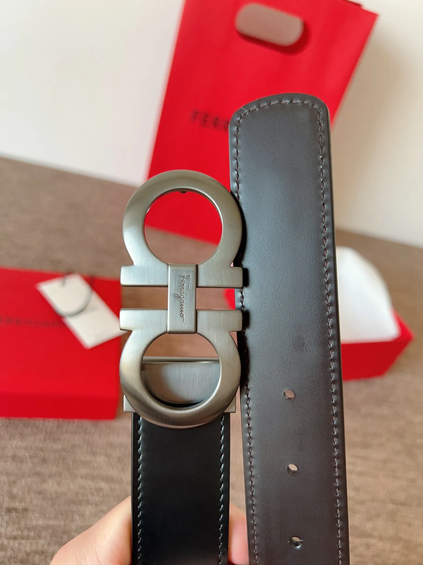 A Ferragamo belt that will never go out of style after several years of use, with original leather, high-quality buckles and brand new packaging. 💰760