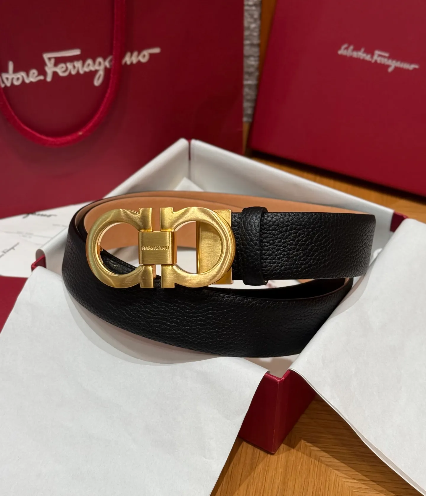 💰440💰Complete package💰 💍Purchase-grade Ferragamo⚡️🌹Double-sided Italian imported original black matching☕️New high-quality palladium-plated buckle Width 35mm Double-sided usable The belt is adjustable and can be cut as needed to achieve a slimming effect