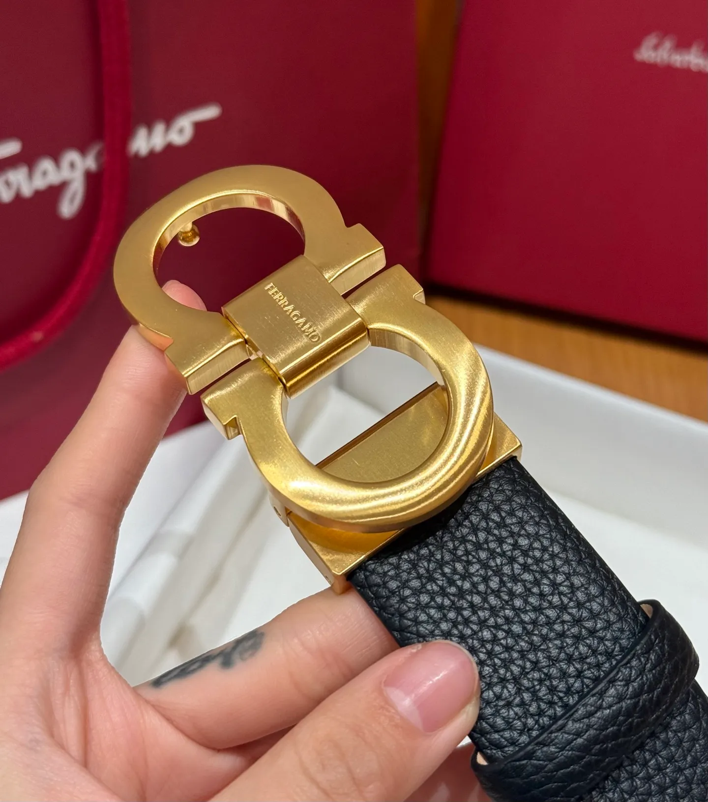💰440💰Complete package💰 💍Purchase-grade Ferragamo⚡️🌹Double-sided Italian imported original black matching☕️New high-quality palladium-plated buckle Width 35mm Double-sided usable The belt is adjustable and can be cut as needed to achieve a slimming effect
