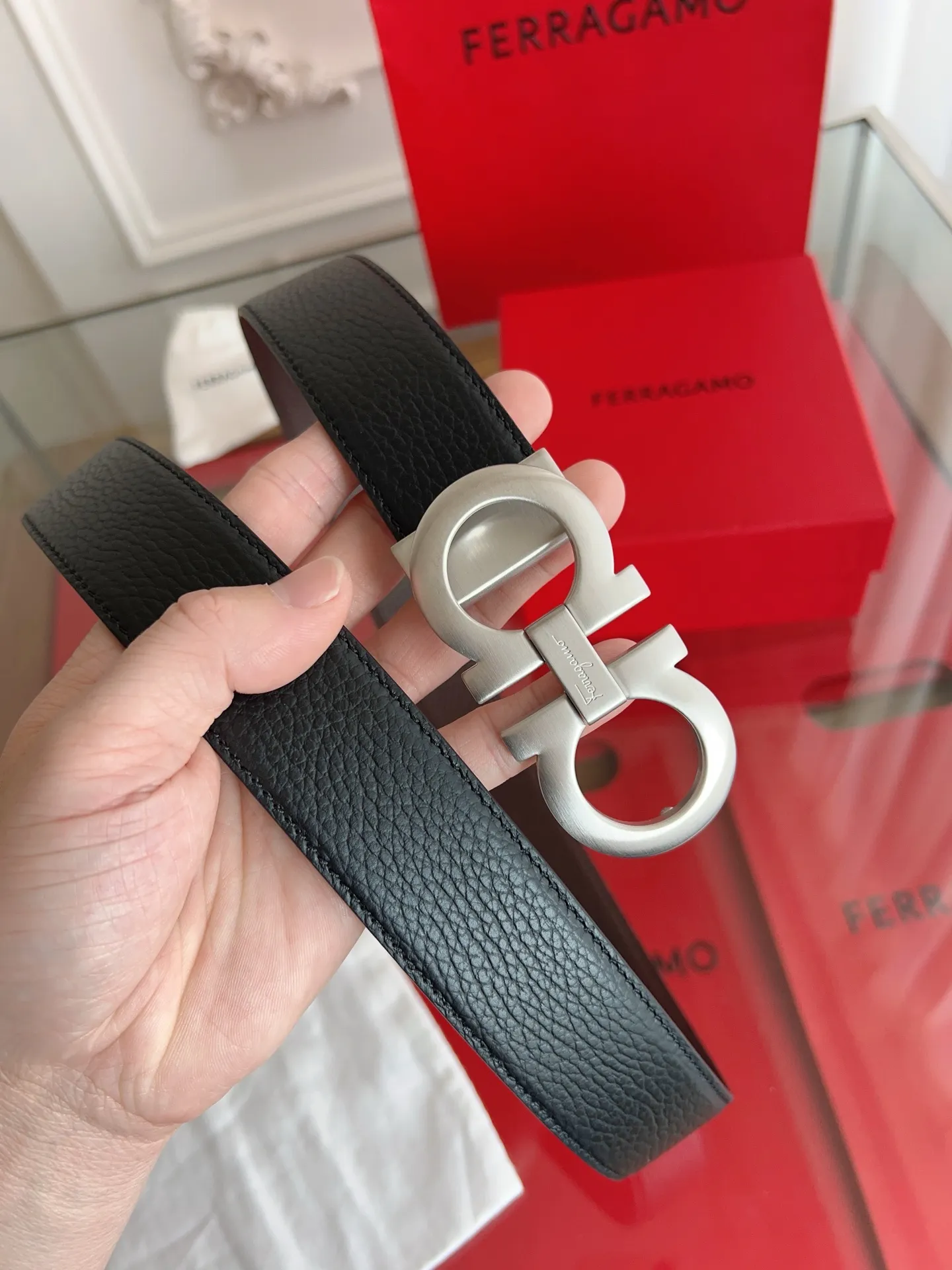 💰440💰Full set of packaging💰 💍Purchase grade Ferragamo 3.5cm original leather. Precision brass hardware upgraded version nfc chip, genuine factory IP plating! Original match,