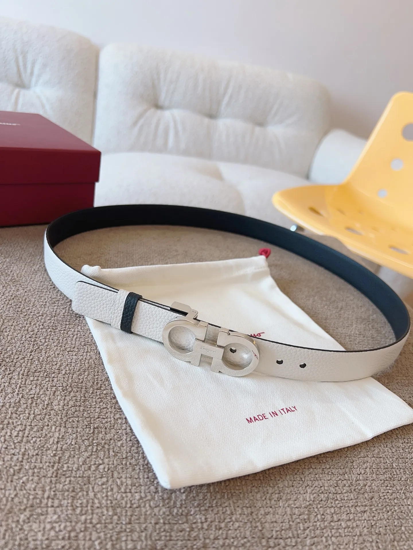 💰440💰Full package💰 💍Purchasing agent Ferragamo⚡️The 2.5cm width belt is made of first-grain cow leather. It is flexible and versatile and shows feminine femininity.⚡️The slim belt is matched with the classic Gancini buckle opening and closing⚡️Double-sided. The length can be adjusted to suit the waistline.