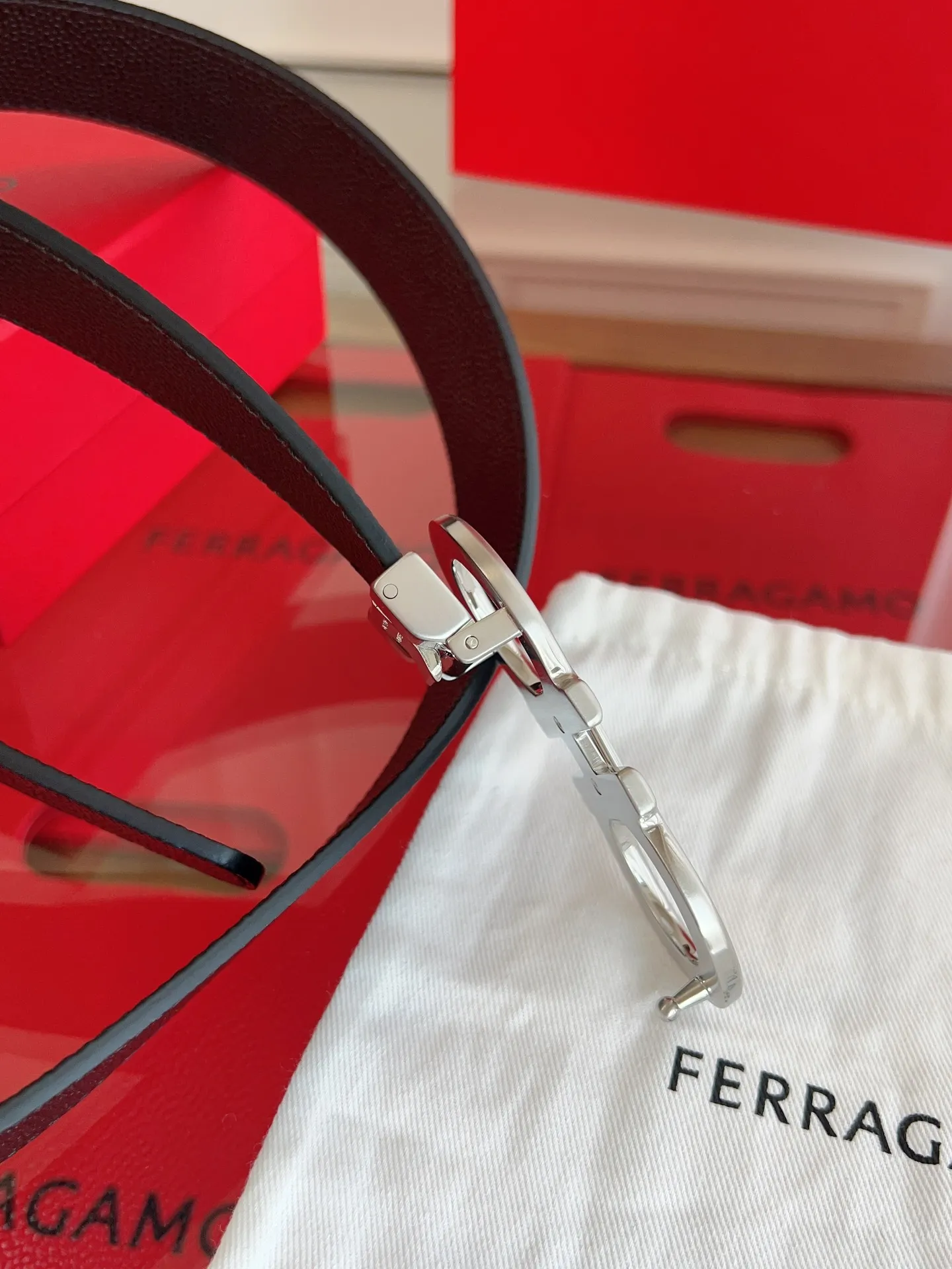 💰440💰Full set of packaging💰 💍Purchase grade Ferragamo 3.5cm original leather. Precision brass hardware upgraded version nfc chip, genuine factory IP plating! Original match