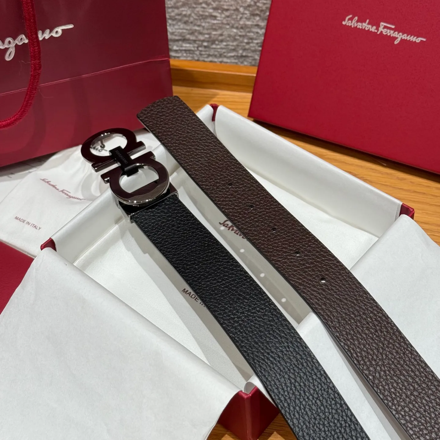 💰440💰Complete package💰 💍Purchase-grade Ferragamo⚡️🌹Double-sided Italian imported original black matching☕️New high-quality palladium-plated buckle Width 35mm Double-sided usable The belt is adjustable and can be cut as needed to achieve a slimming effect