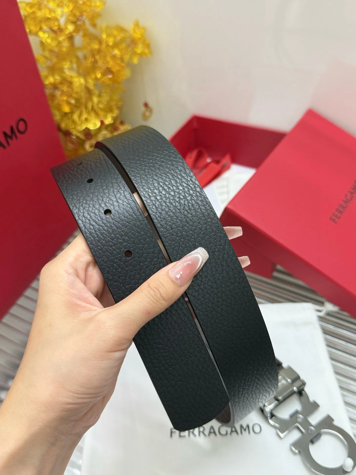 ✅Width: 𝟑.𝟱𝗰𝗺 ❑ Salvatore Ferragamo ❑ Supports 𝐍𝐅𝐂 anti-counterfeiting identification · Integrated chip identification on the plate and body ❗️ Can be used on both sides / length can be cut to the appropriate size Original imported calfskin + high-quality pure copper hardware buckle P460